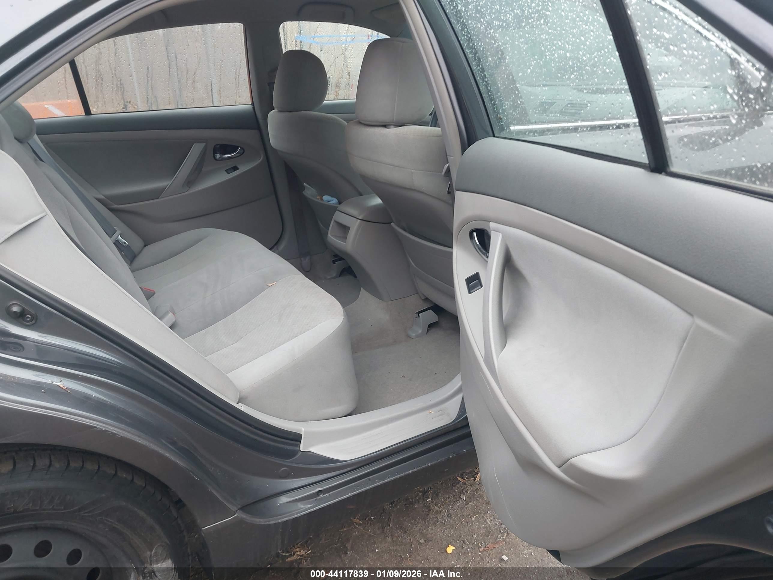 TOYOTA CAMRY image 8