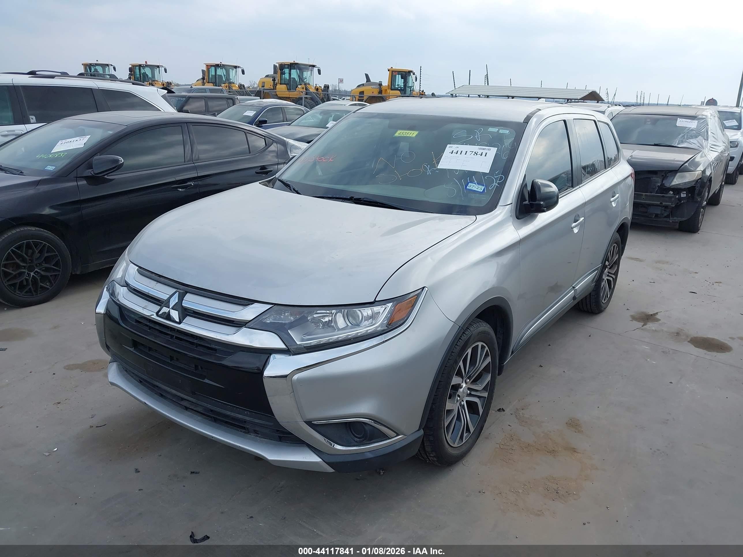 MITSUBISHI OUTLANDER image 2