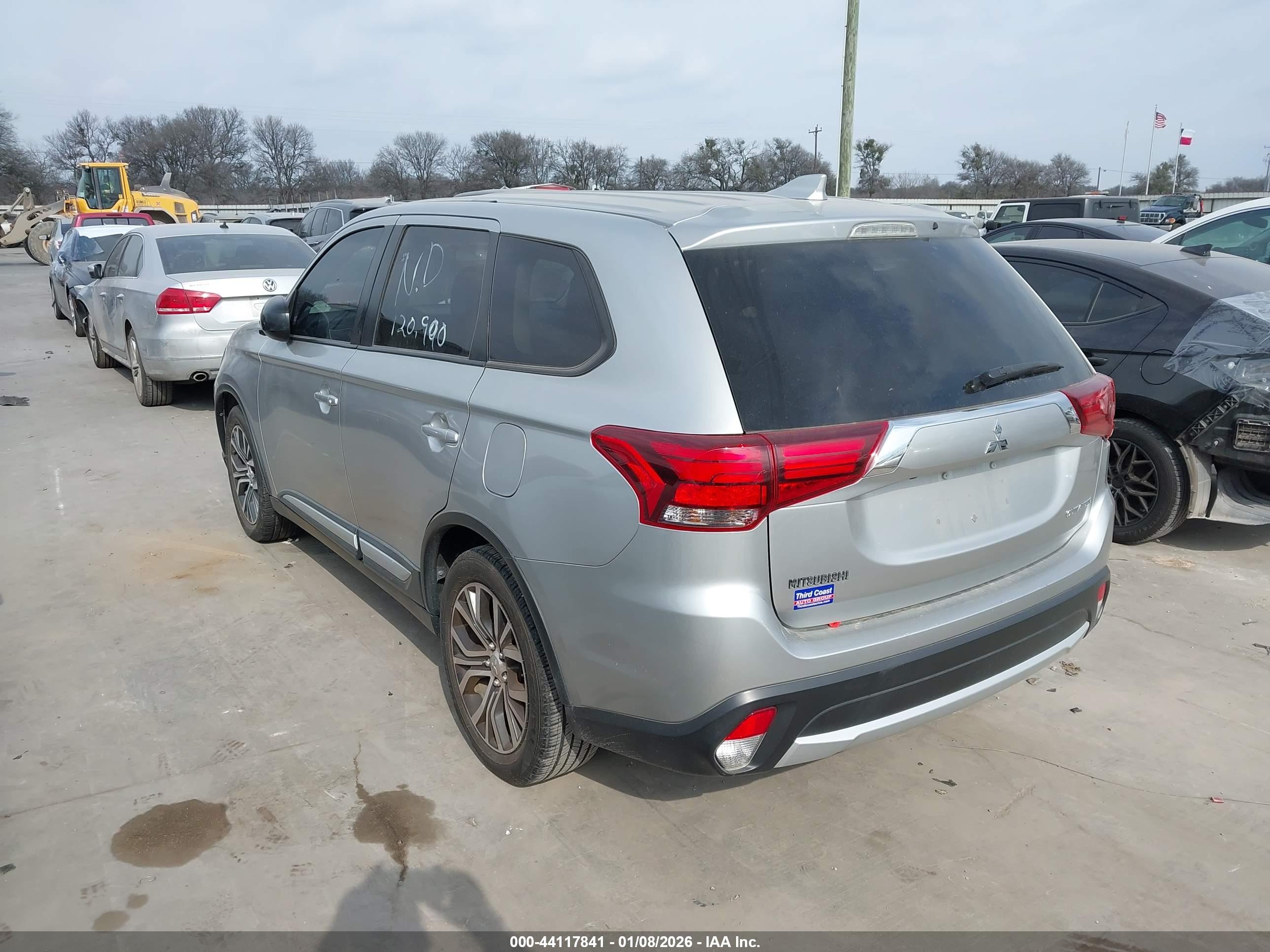 MITSUBISHI OUTLANDER image 3