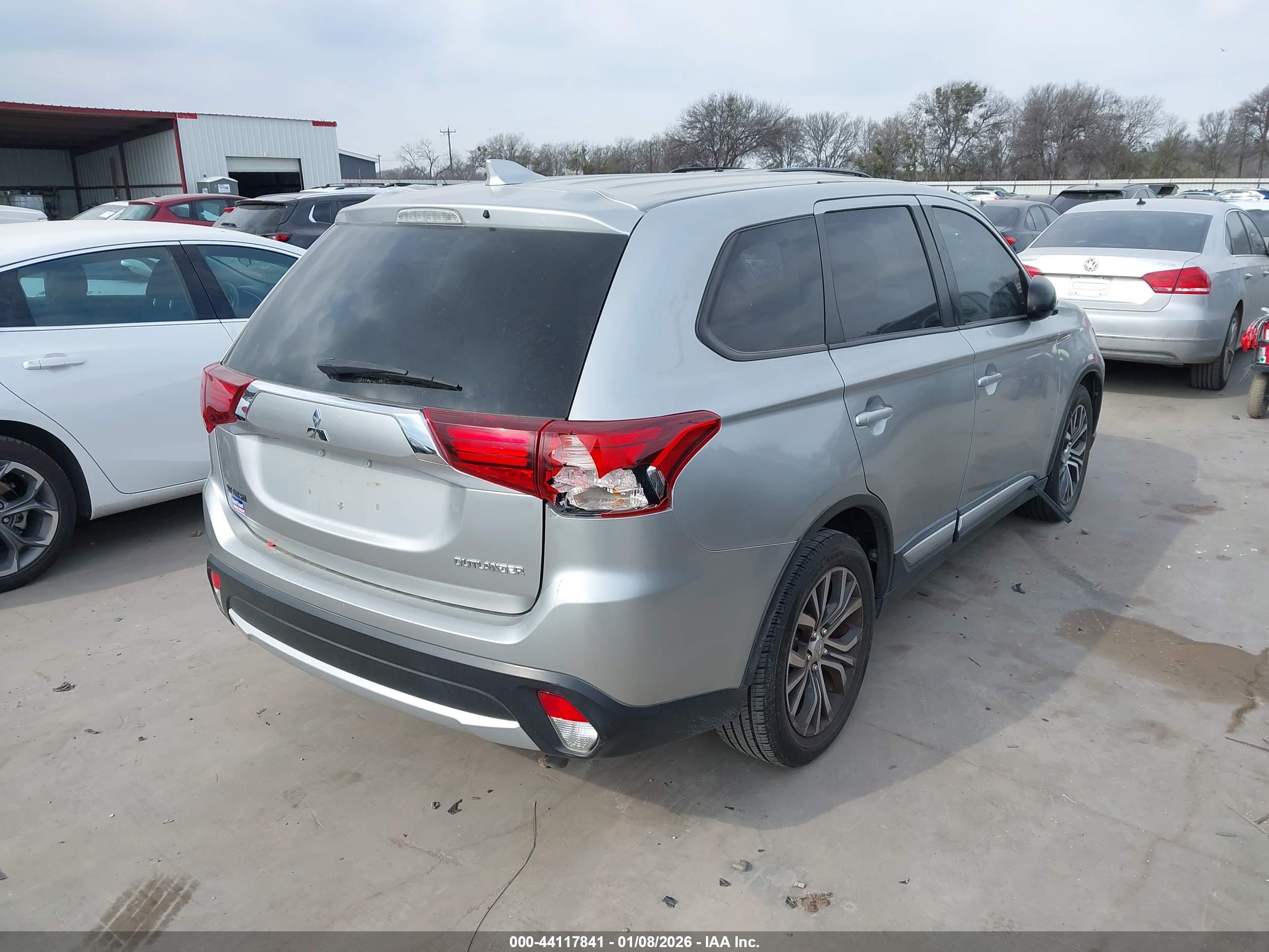 MITSUBISHI OUTLANDER image 4