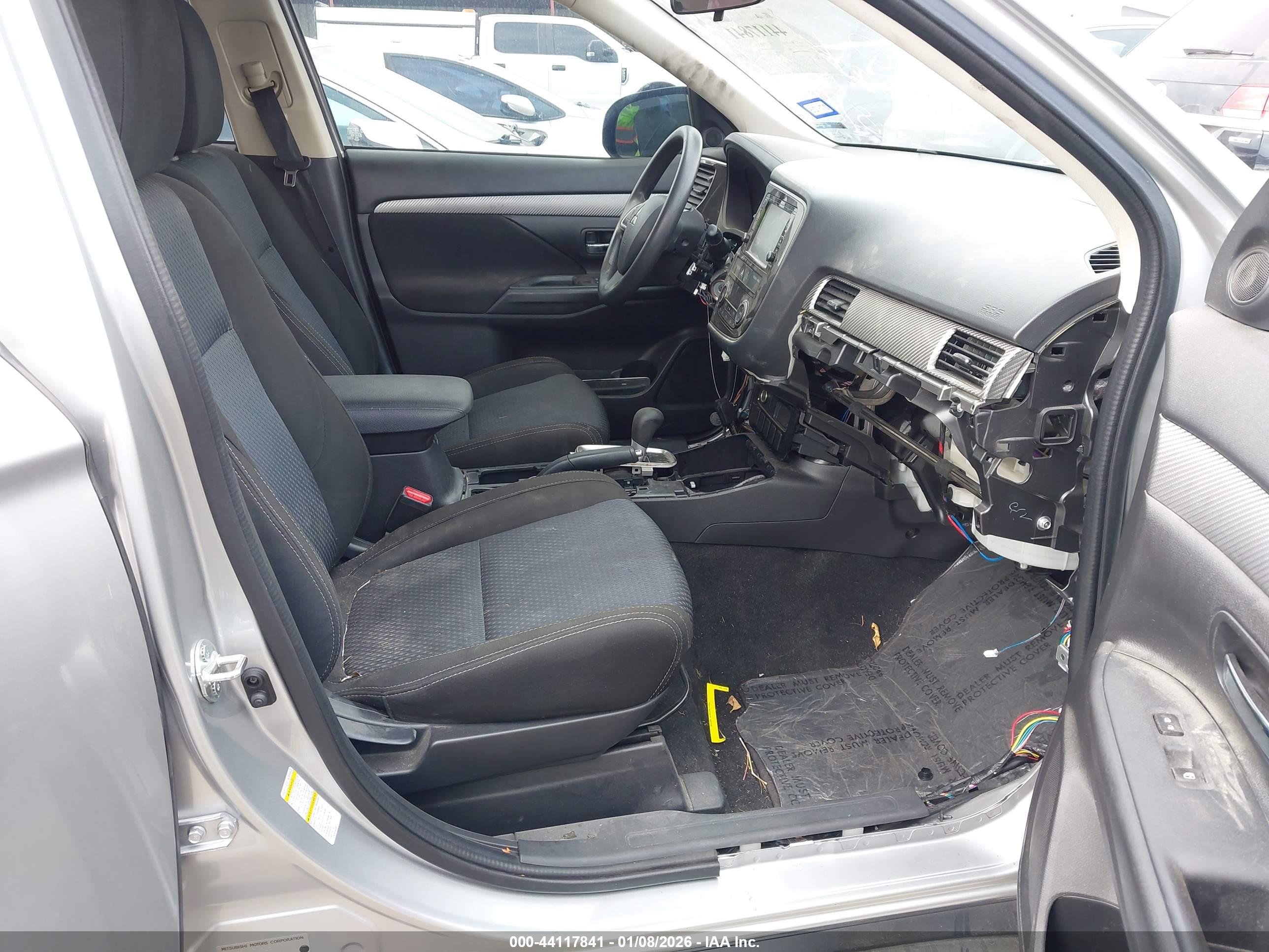 MITSUBISHI OUTLANDER image 5