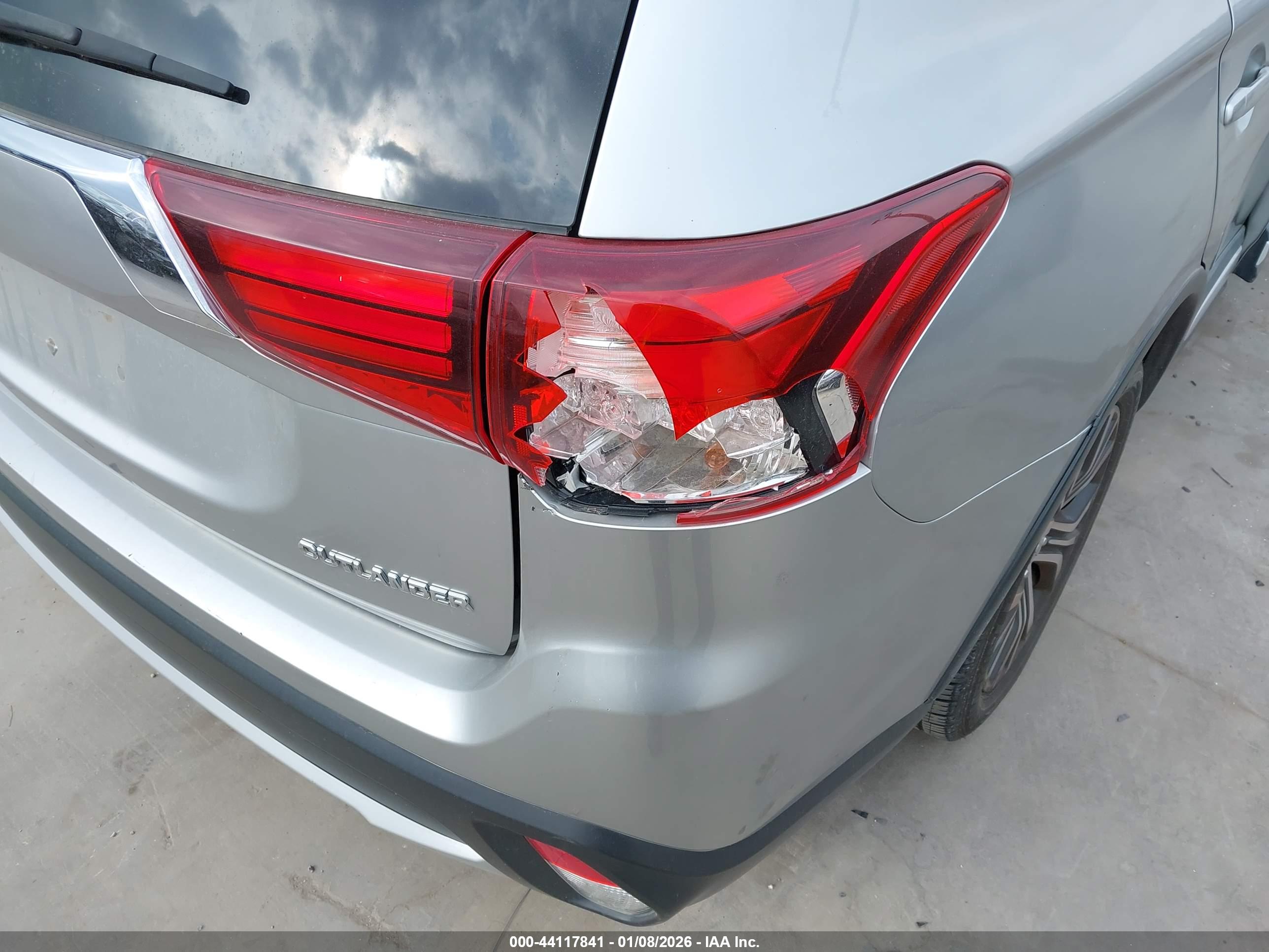 MITSUBISHI OUTLANDER image 6