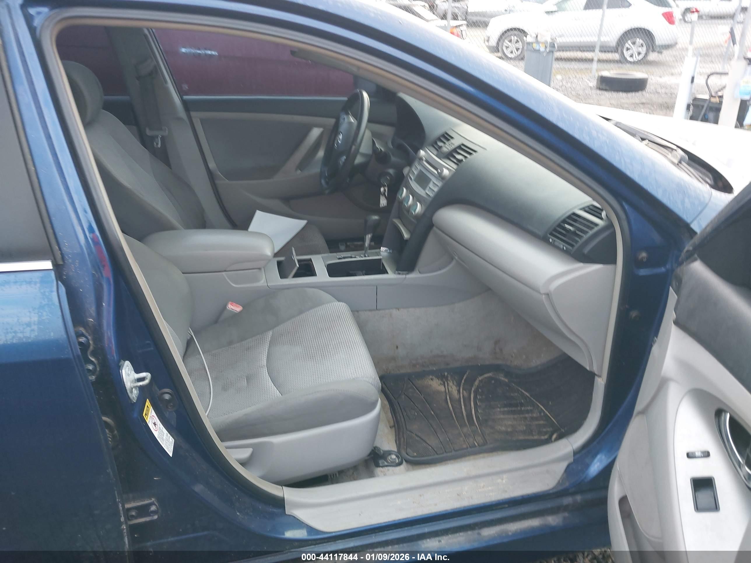 TOYOTA CAMRY image 5