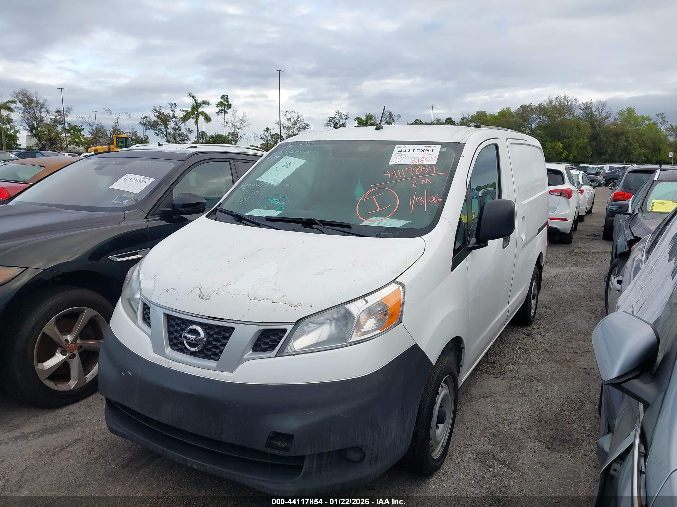 NISSAN NV200 image 2