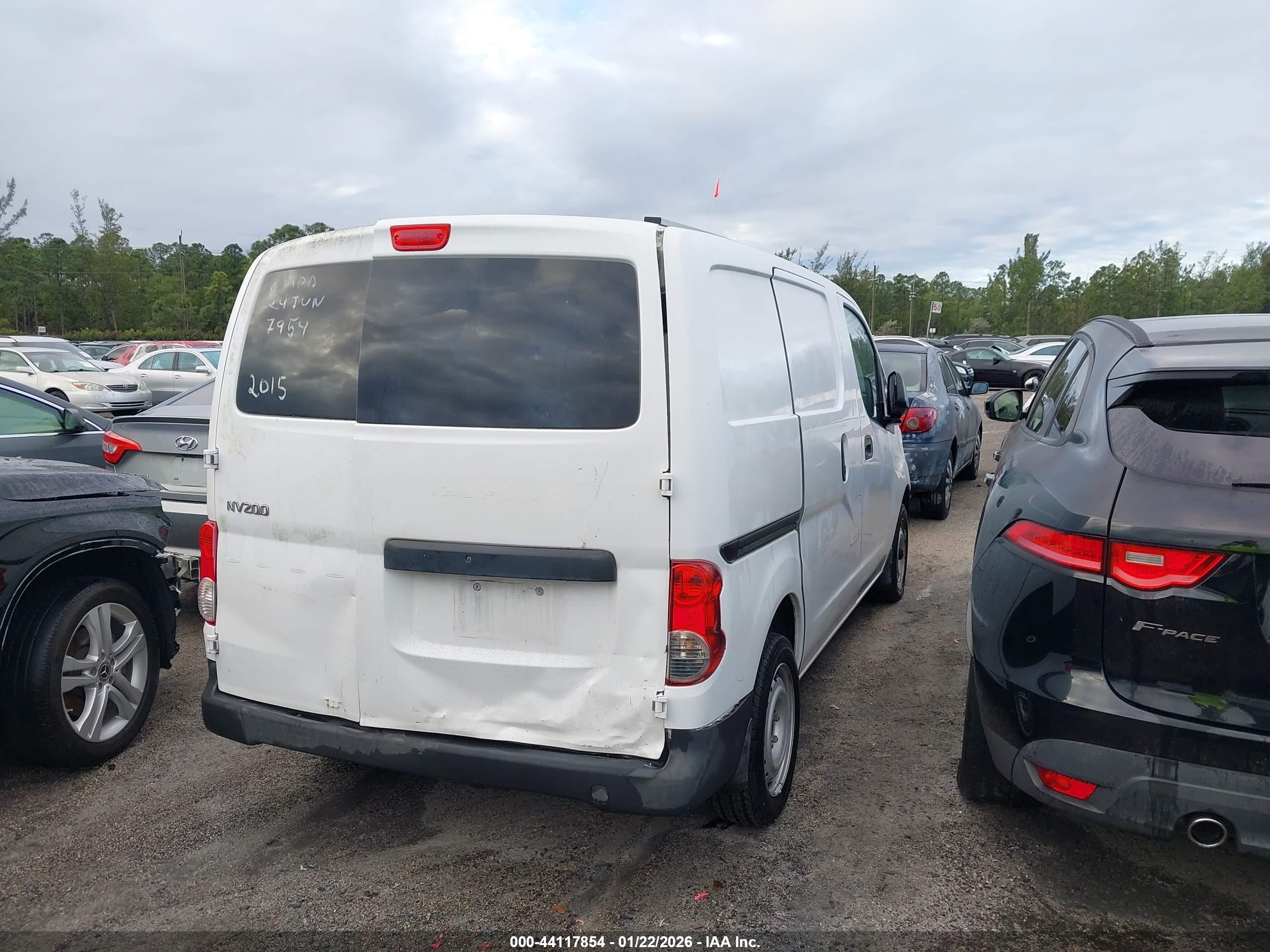 NISSAN NV200 image 4