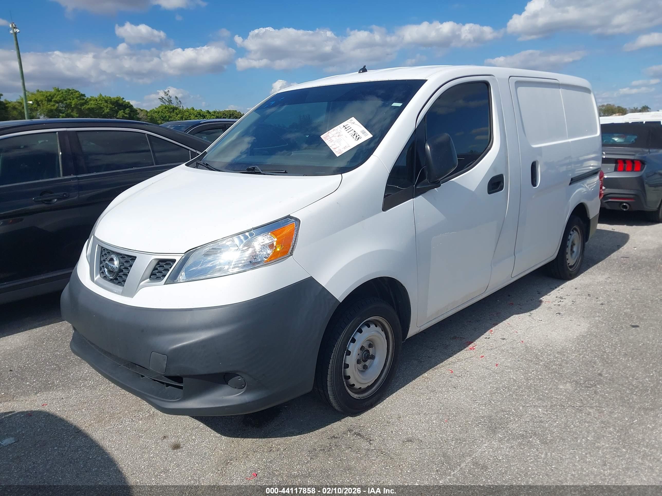 NISSAN NV200 image 2