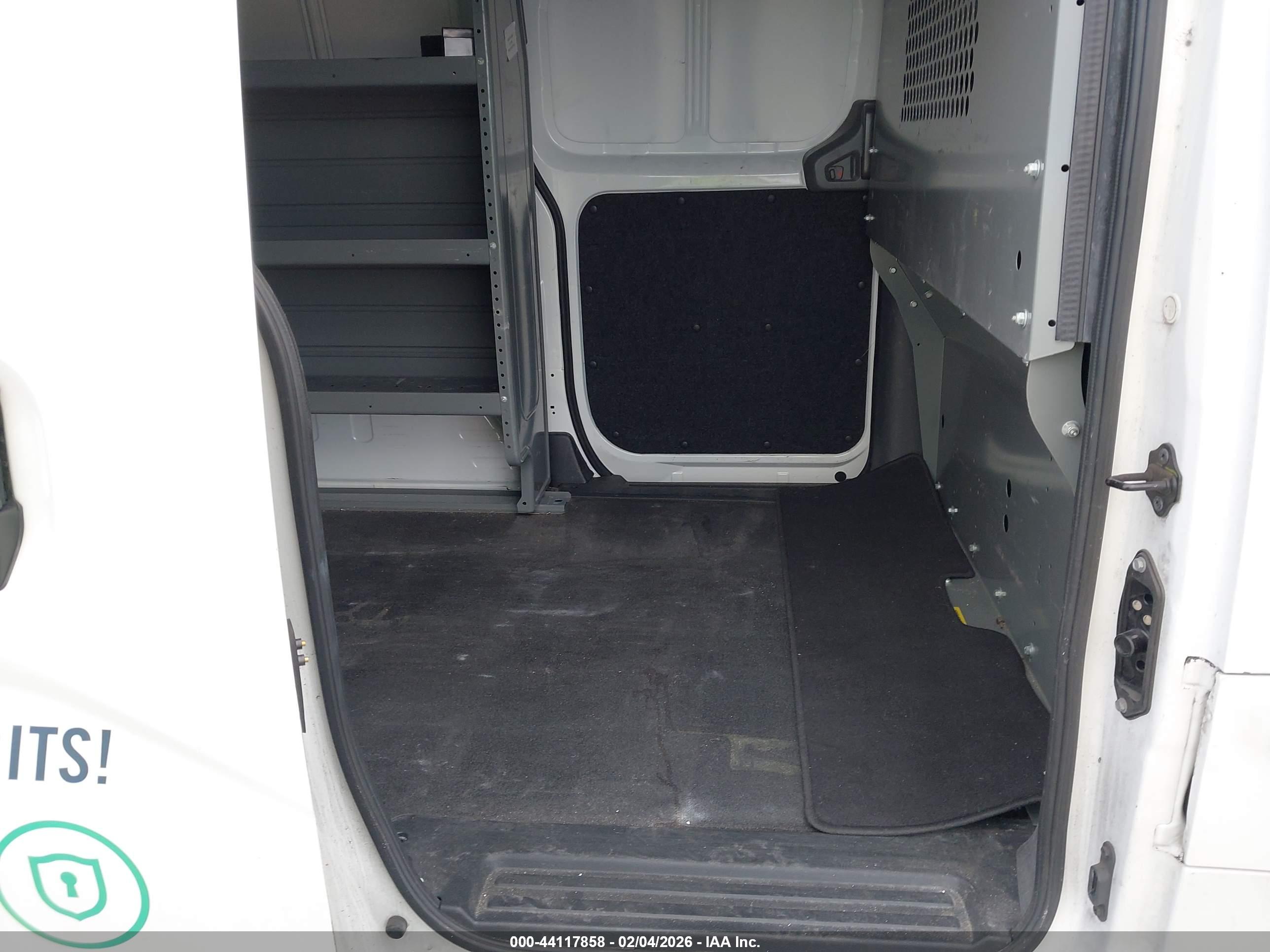 NISSAN NV200 image 8
