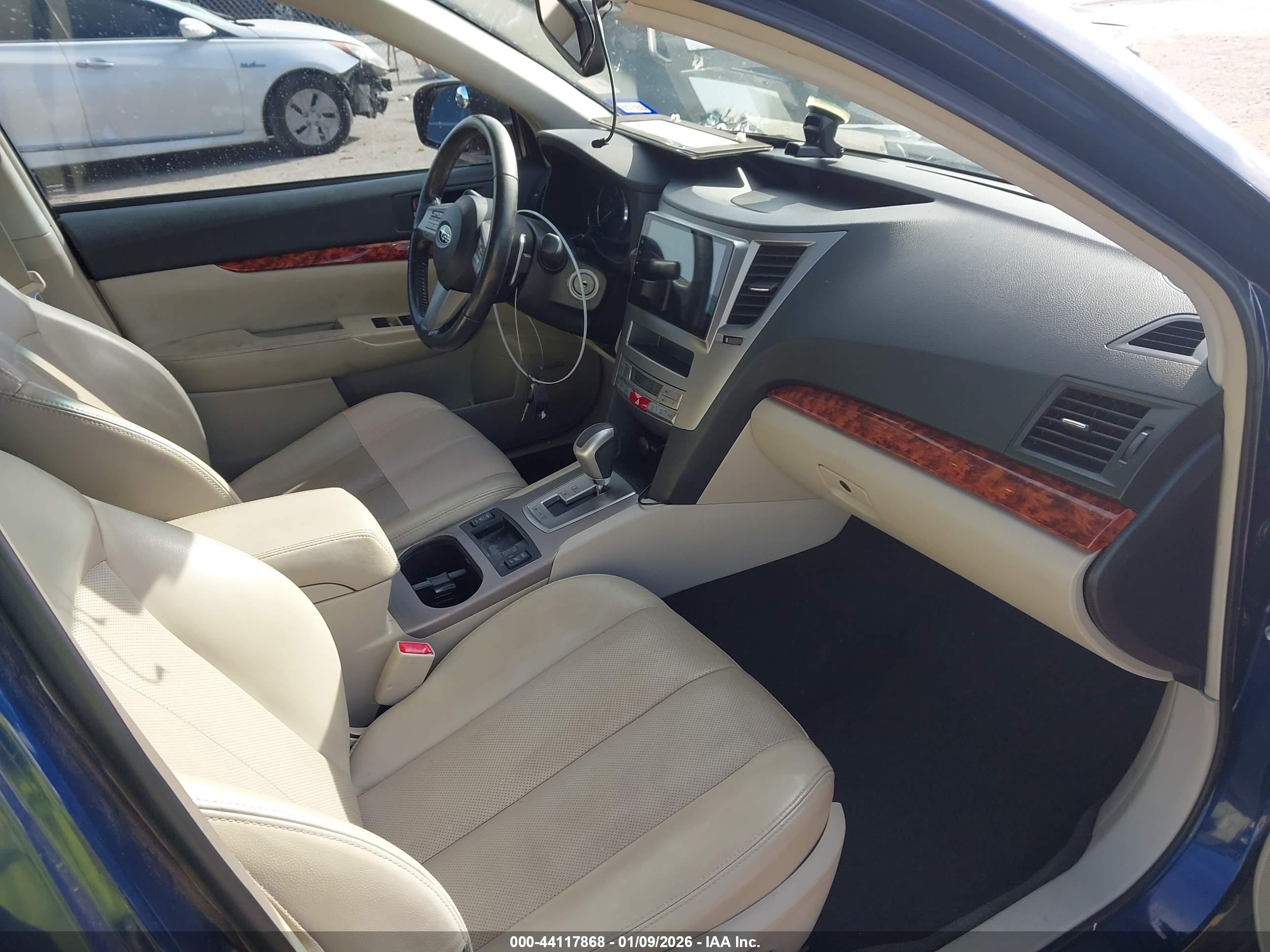 SUBARU OUTBACK image 5