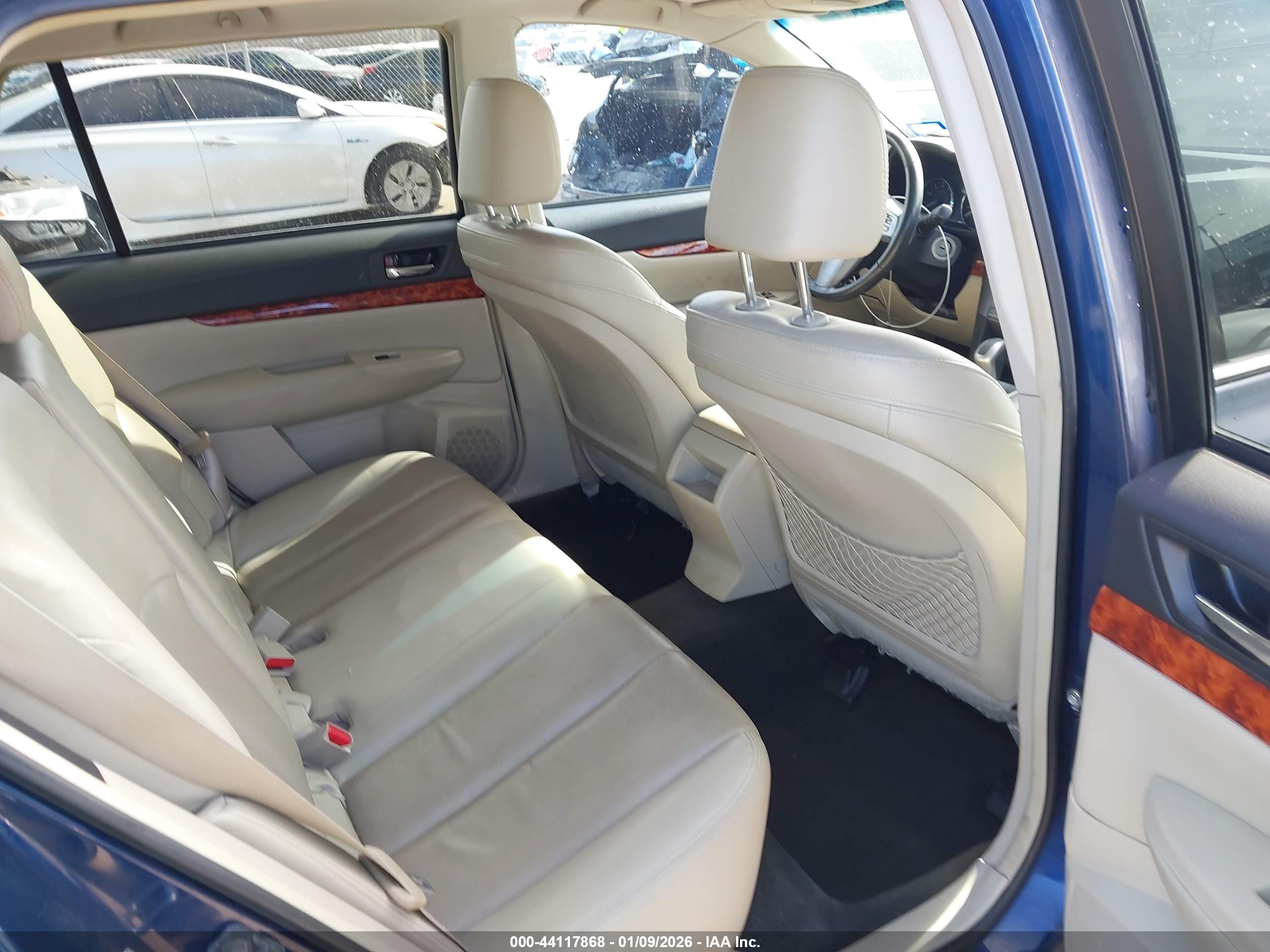 SUBARU OUTBACK image 8