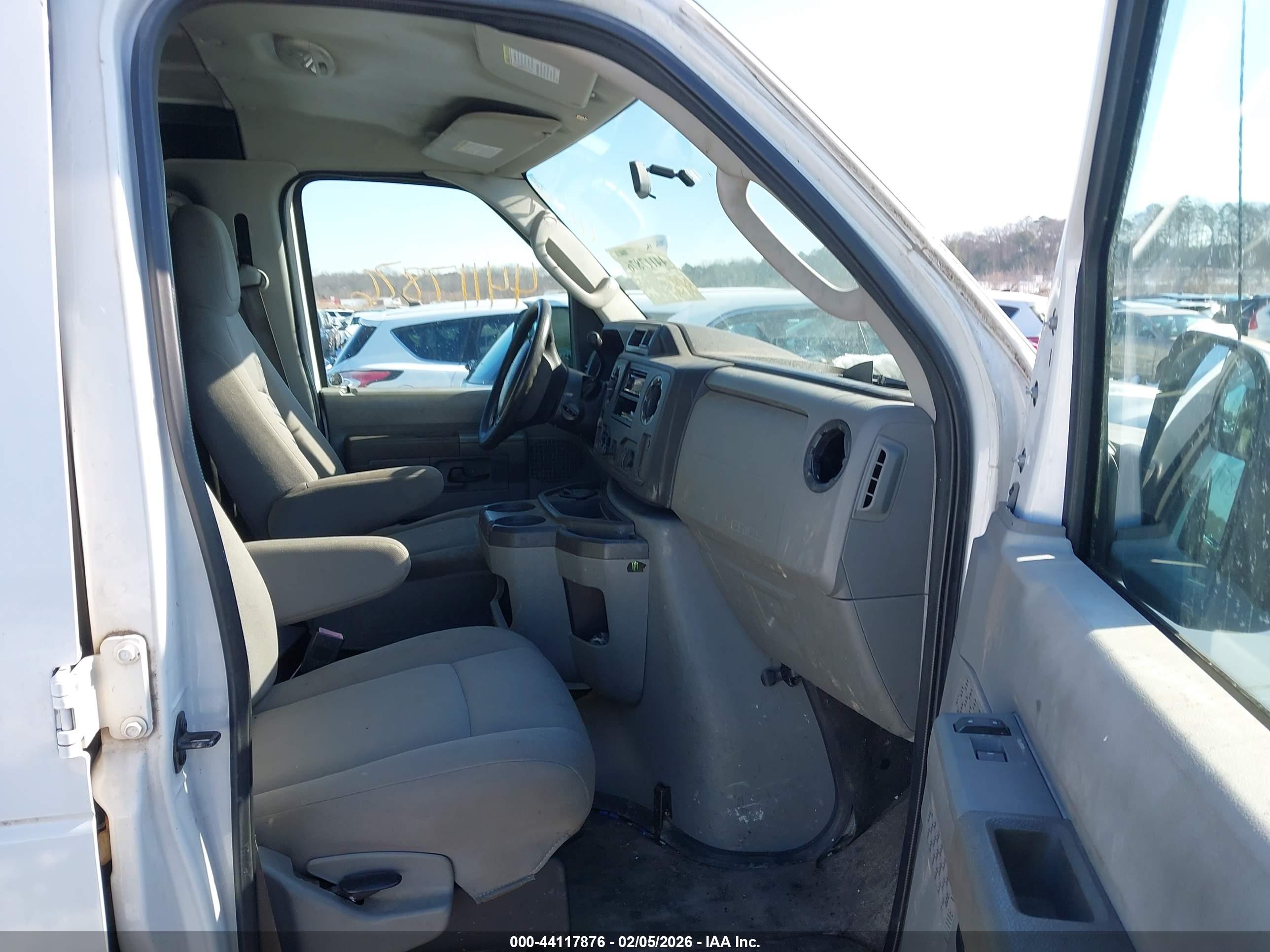 FORD E-350 image 5