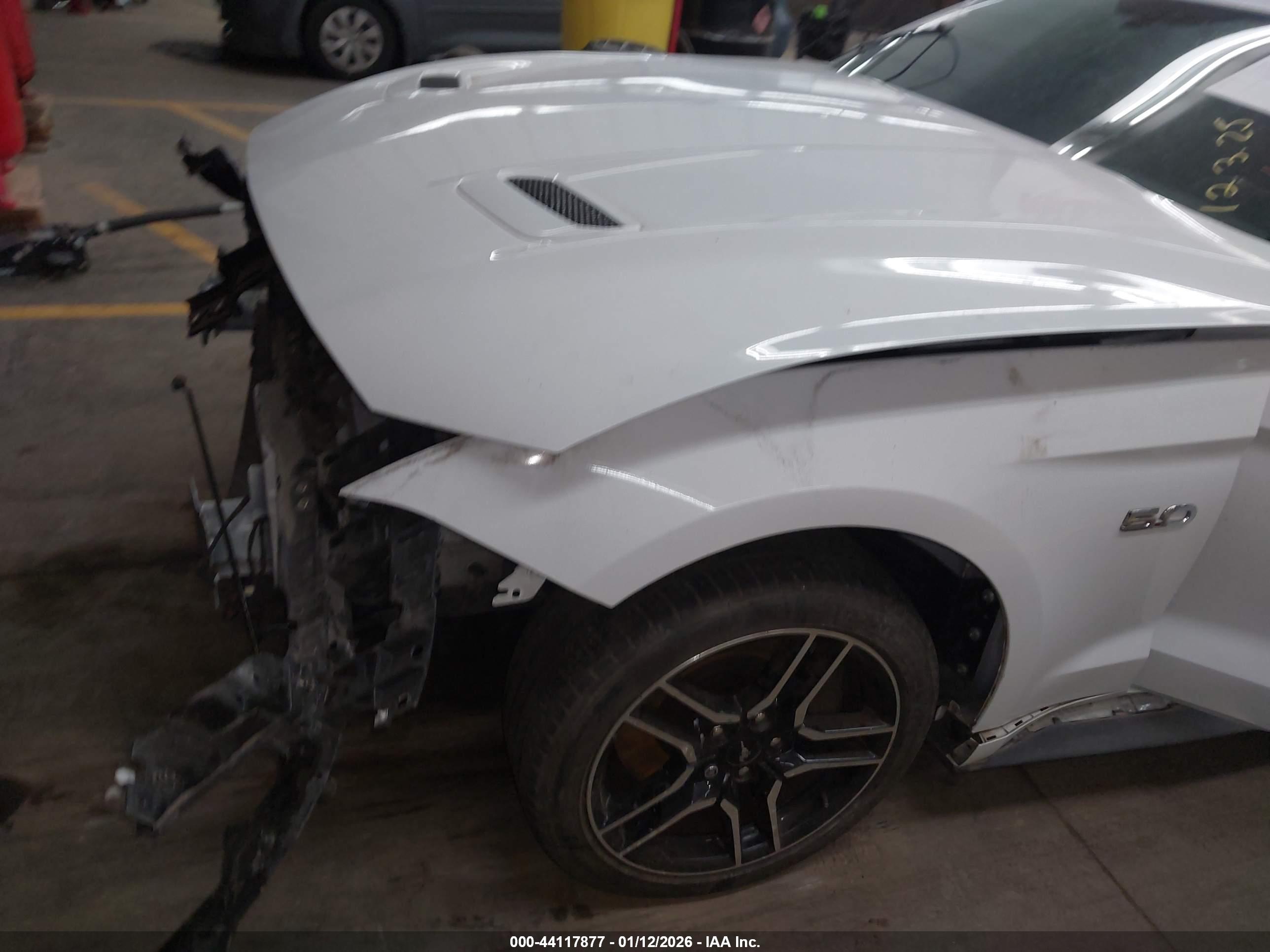 FORD MUSTANG image 6