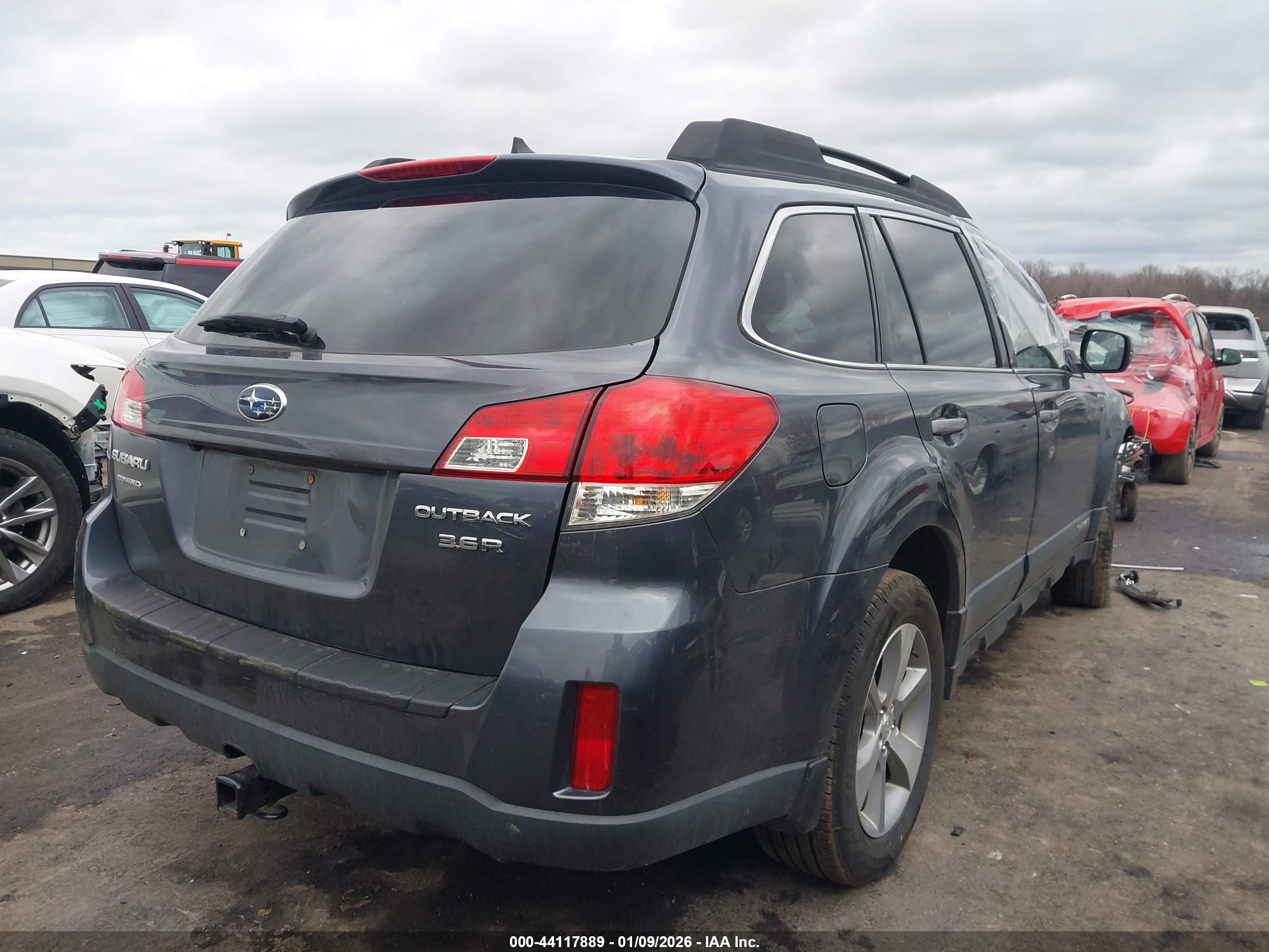 SUBARU OUTBACK image 4
