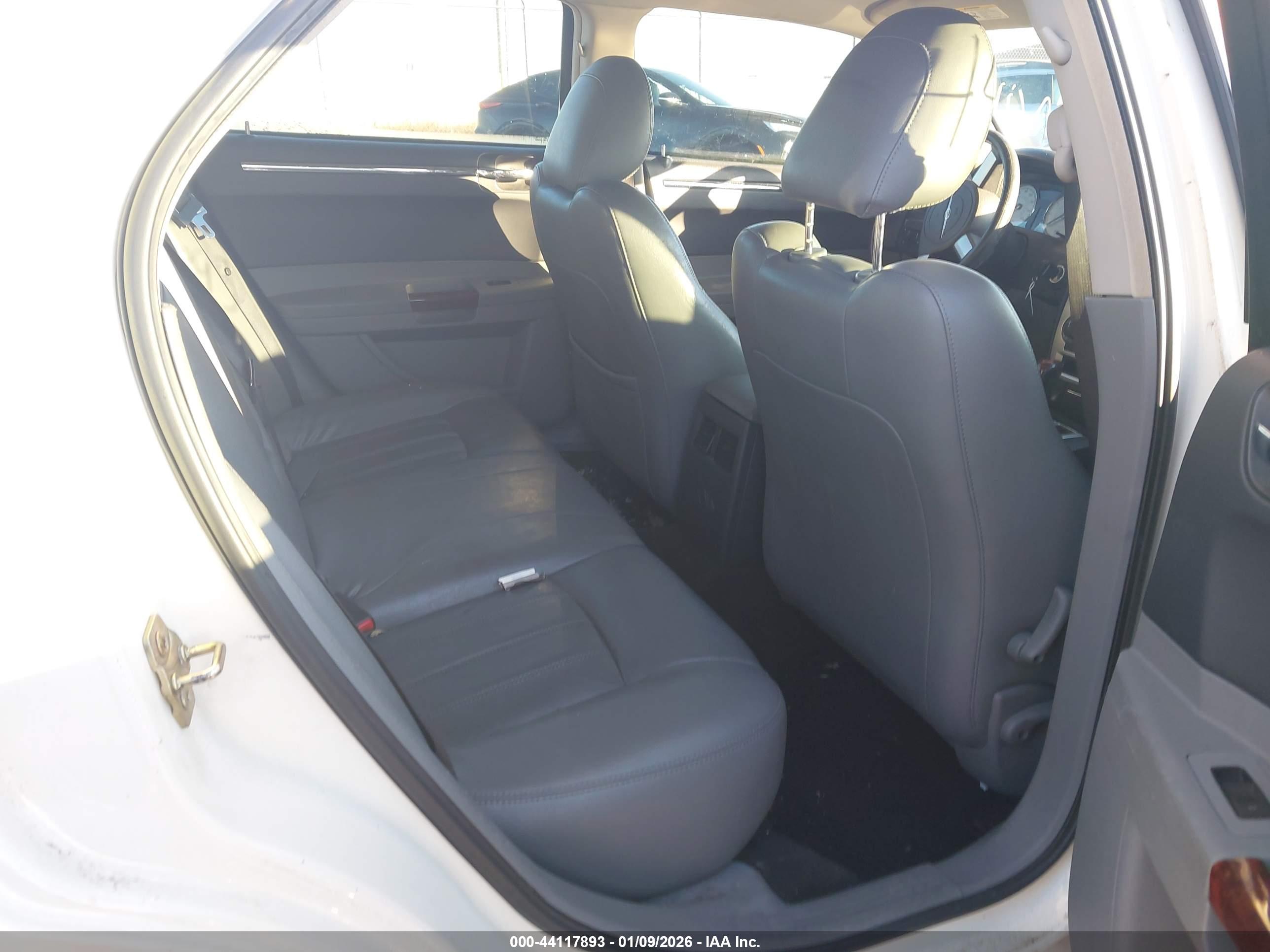 CHRYSLER 300C image 8