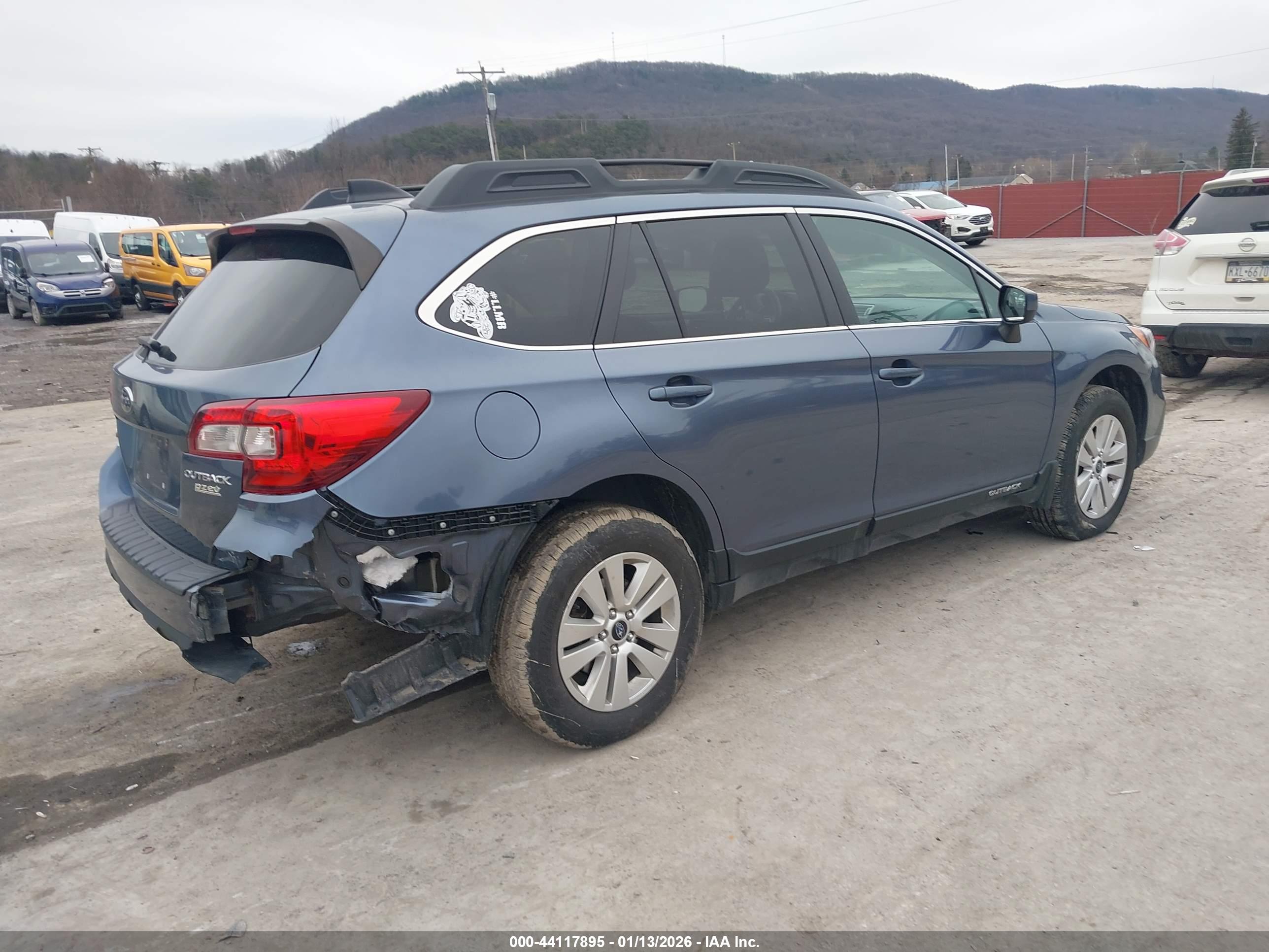 SUBARU OUTBACK image 4