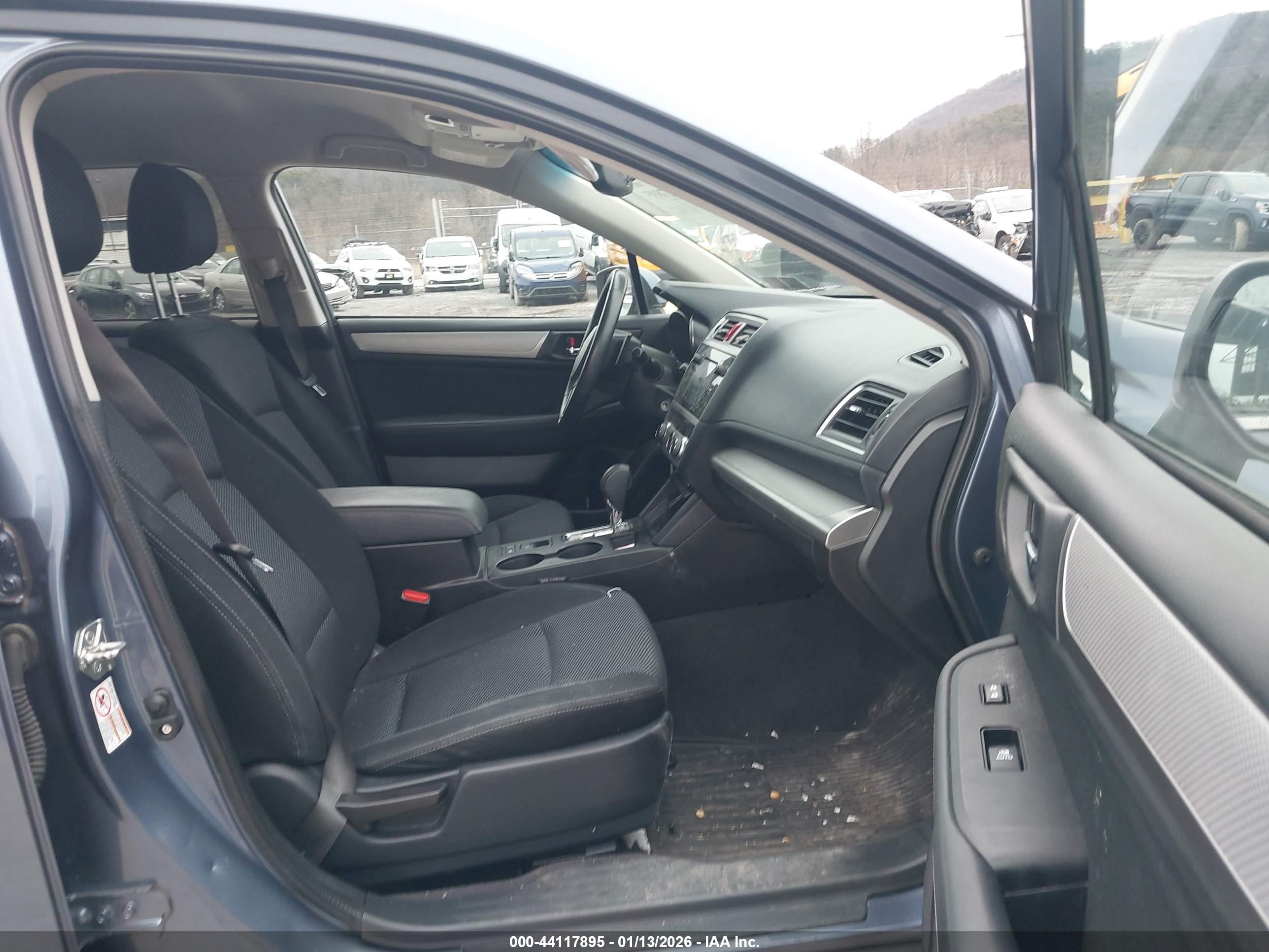 SUBARU OUTBACK image 5