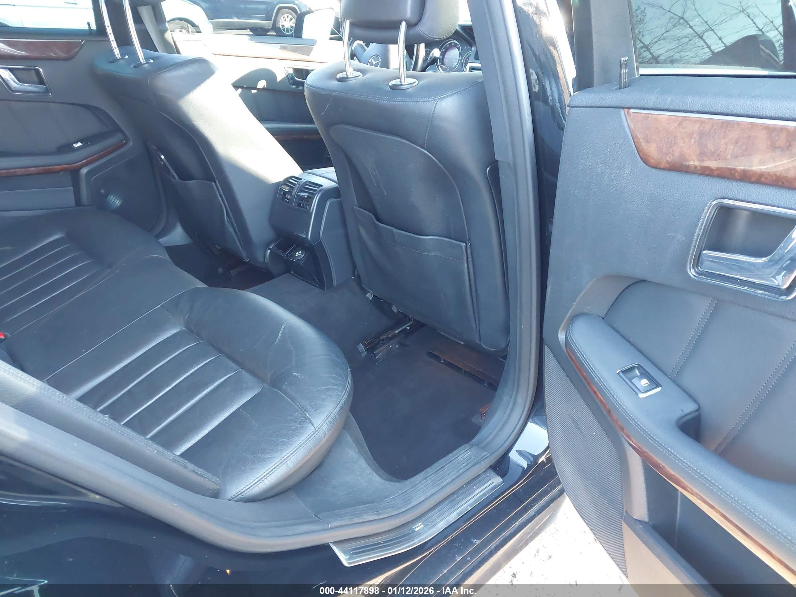 MERCEDES-BENZ E image 8