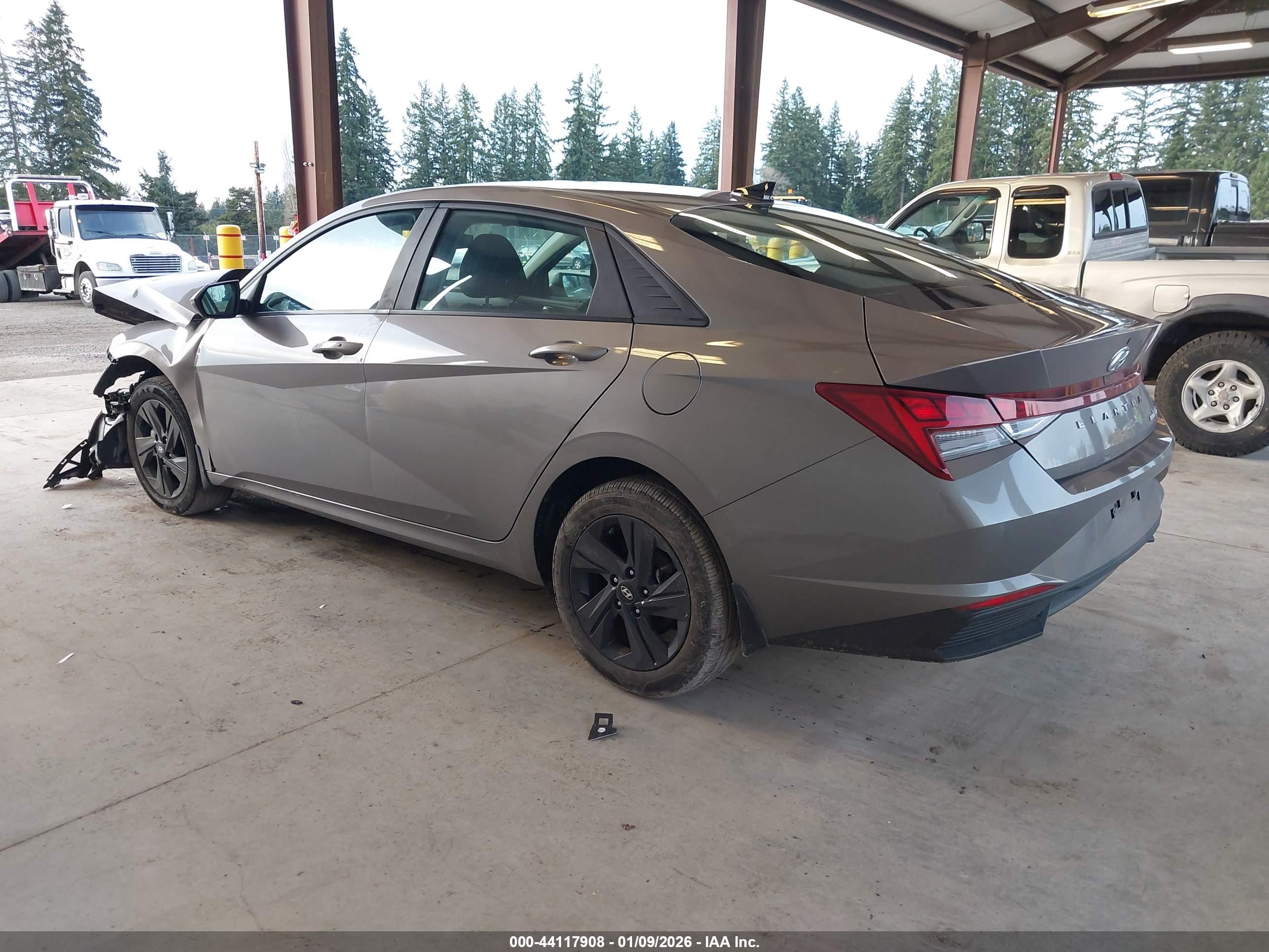 HYUNDAI ELANTRA image 3