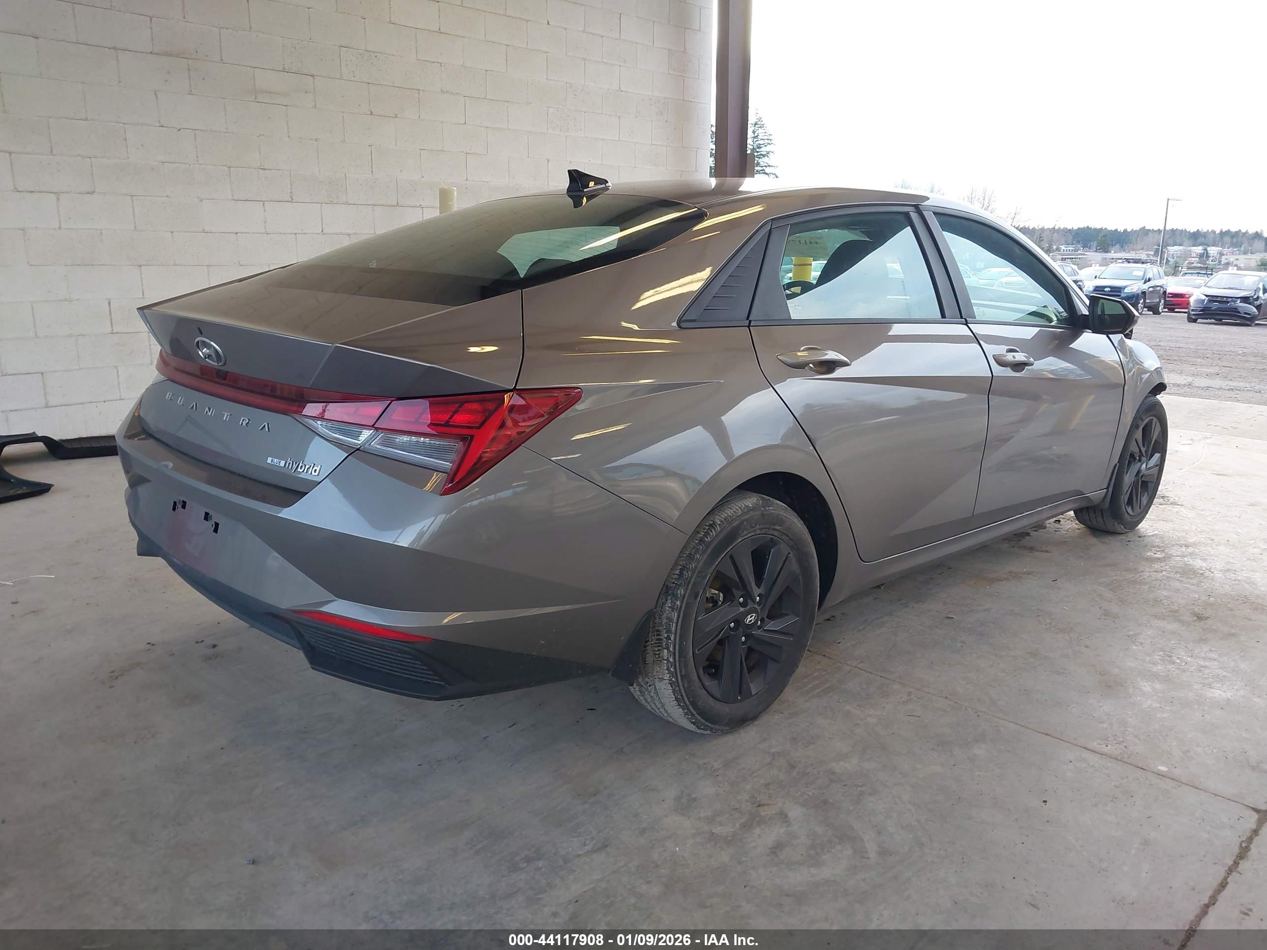 HYUNDAI ELANTRA image 4