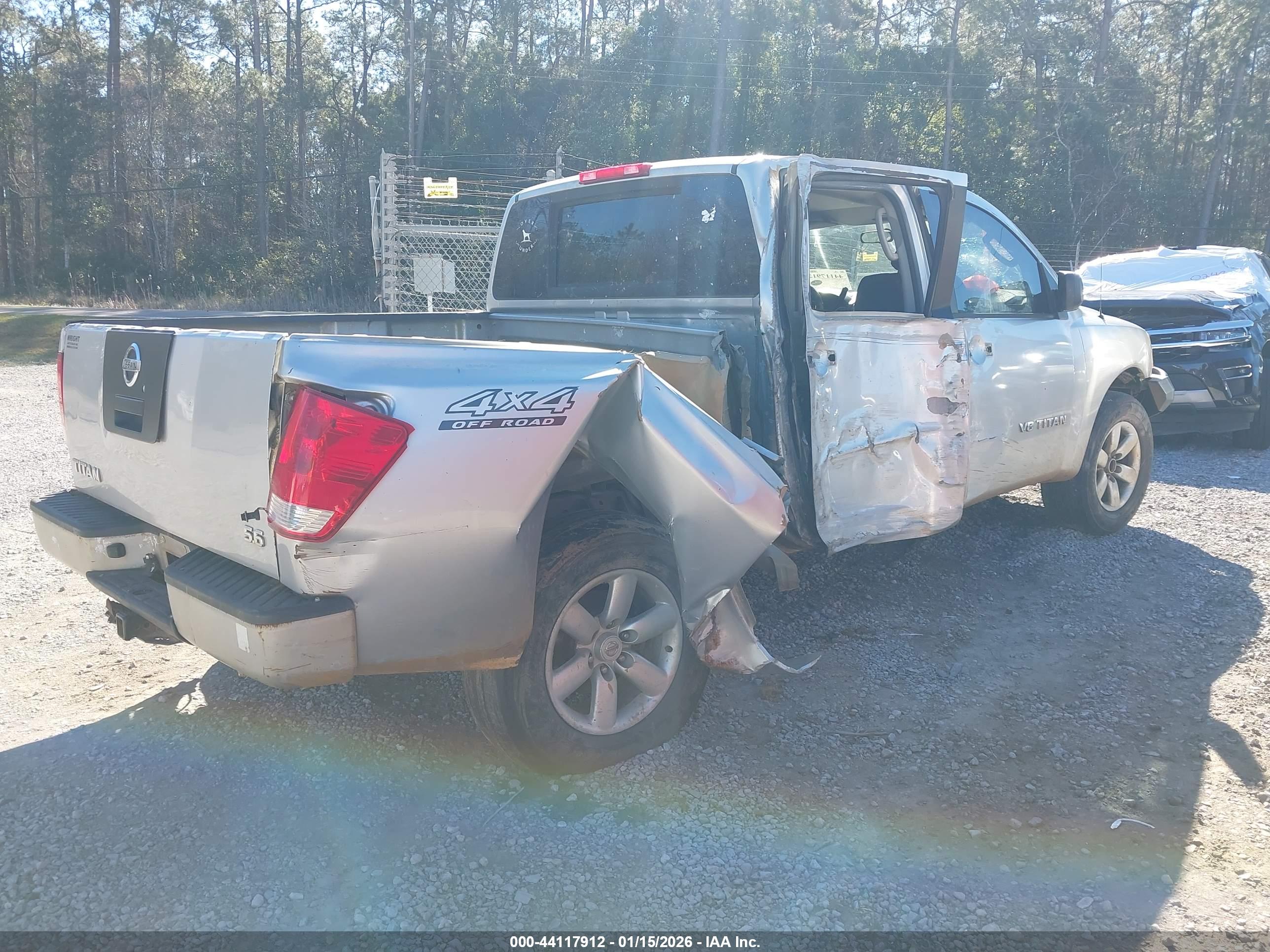 NISSAN TITAN image 4