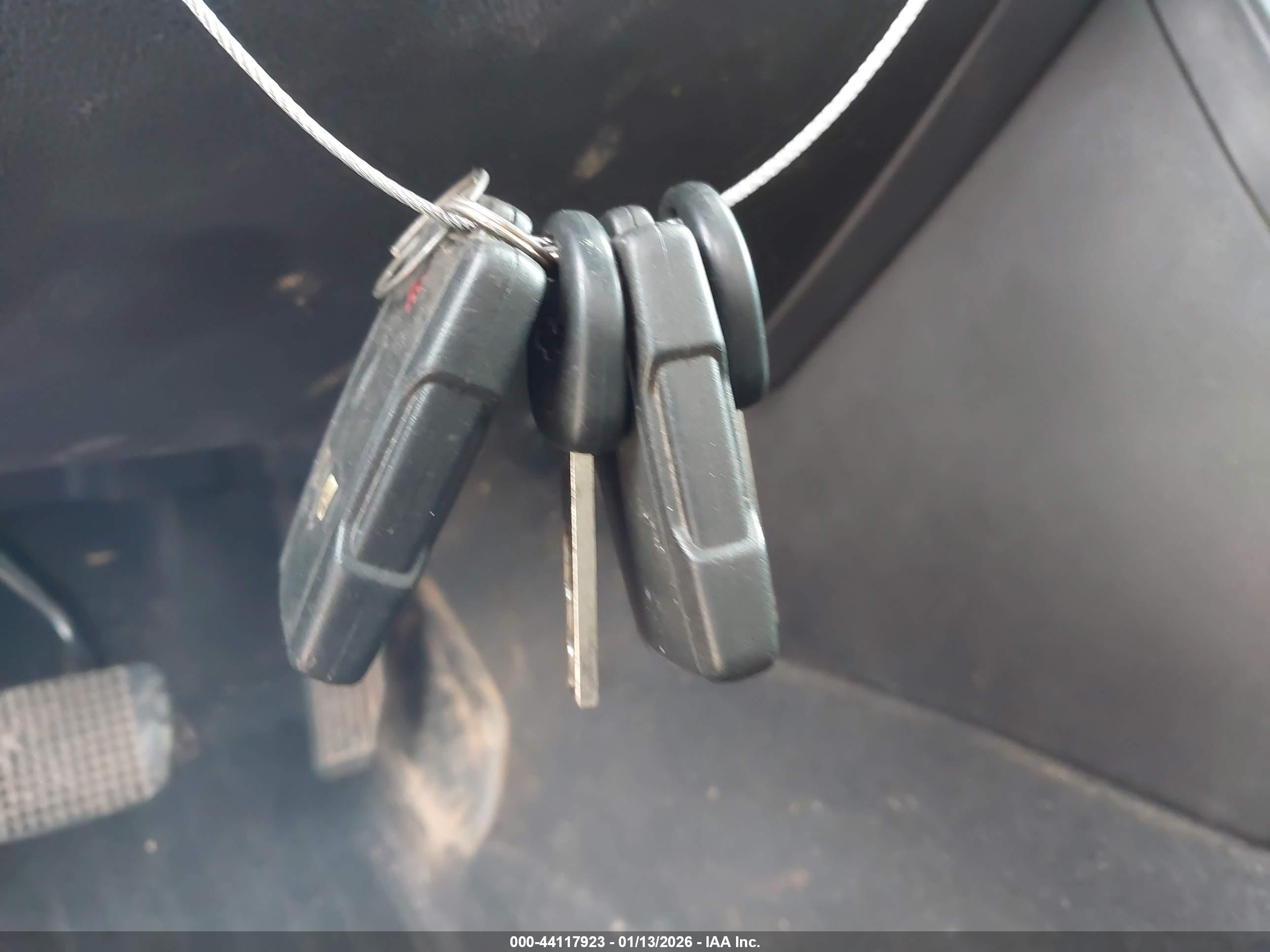 CHEVROLET COLORADO image 11