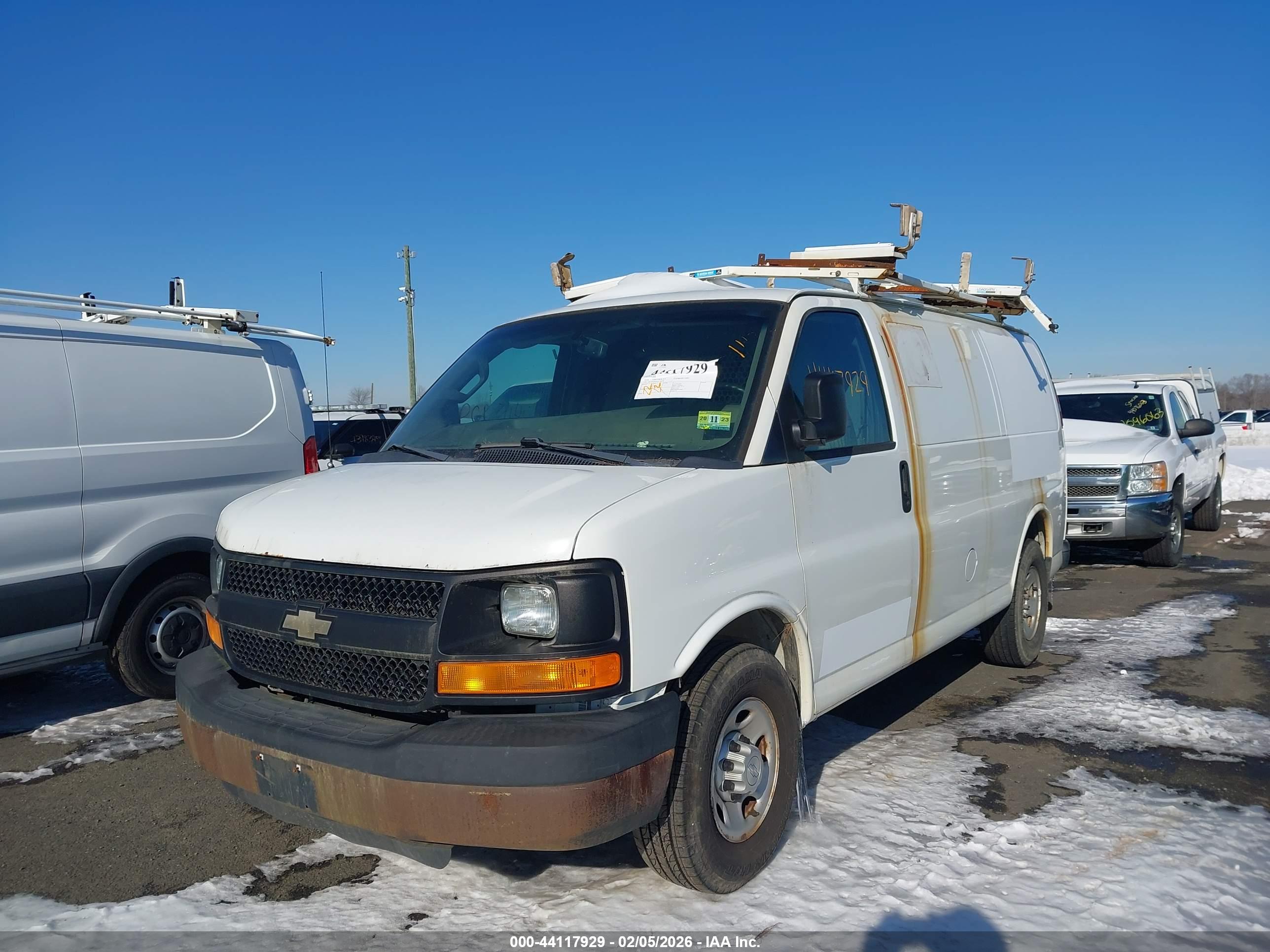 CHEVROLET EXPRESS image 2