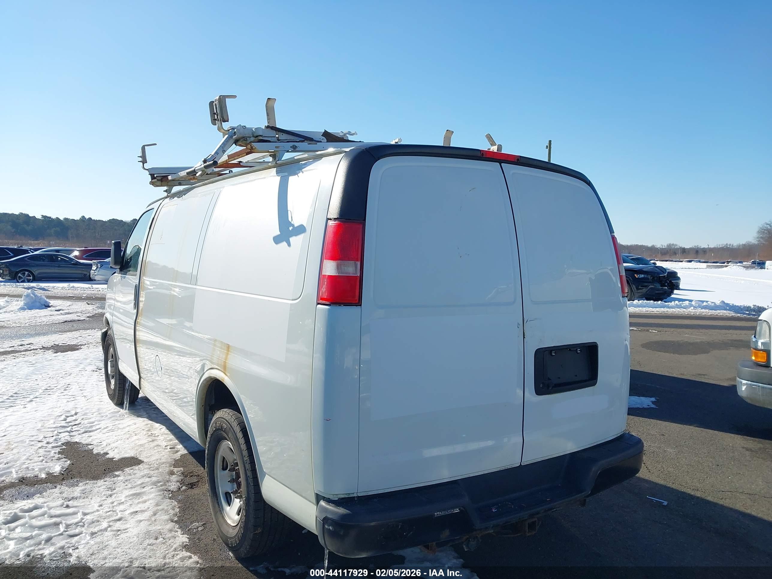 CHEVROLET EXPRESS image 3