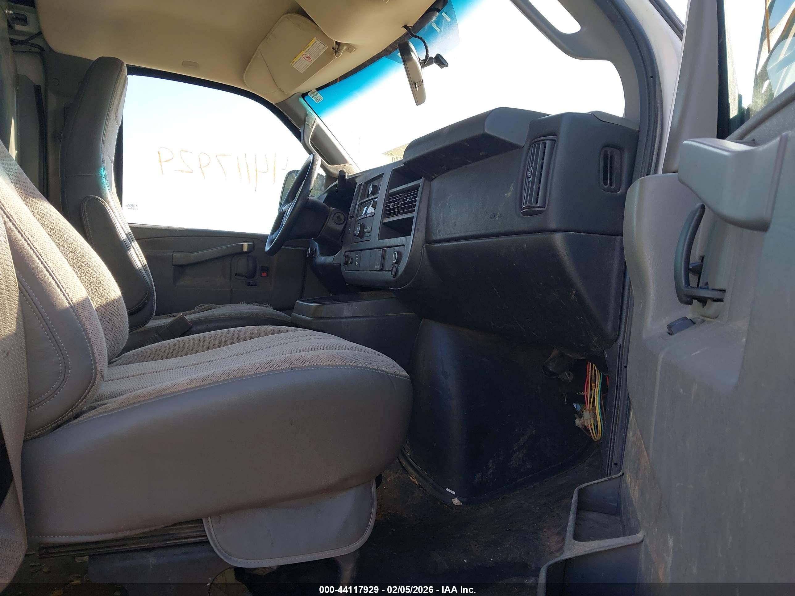 CHEVROLET EXPRESS image 5