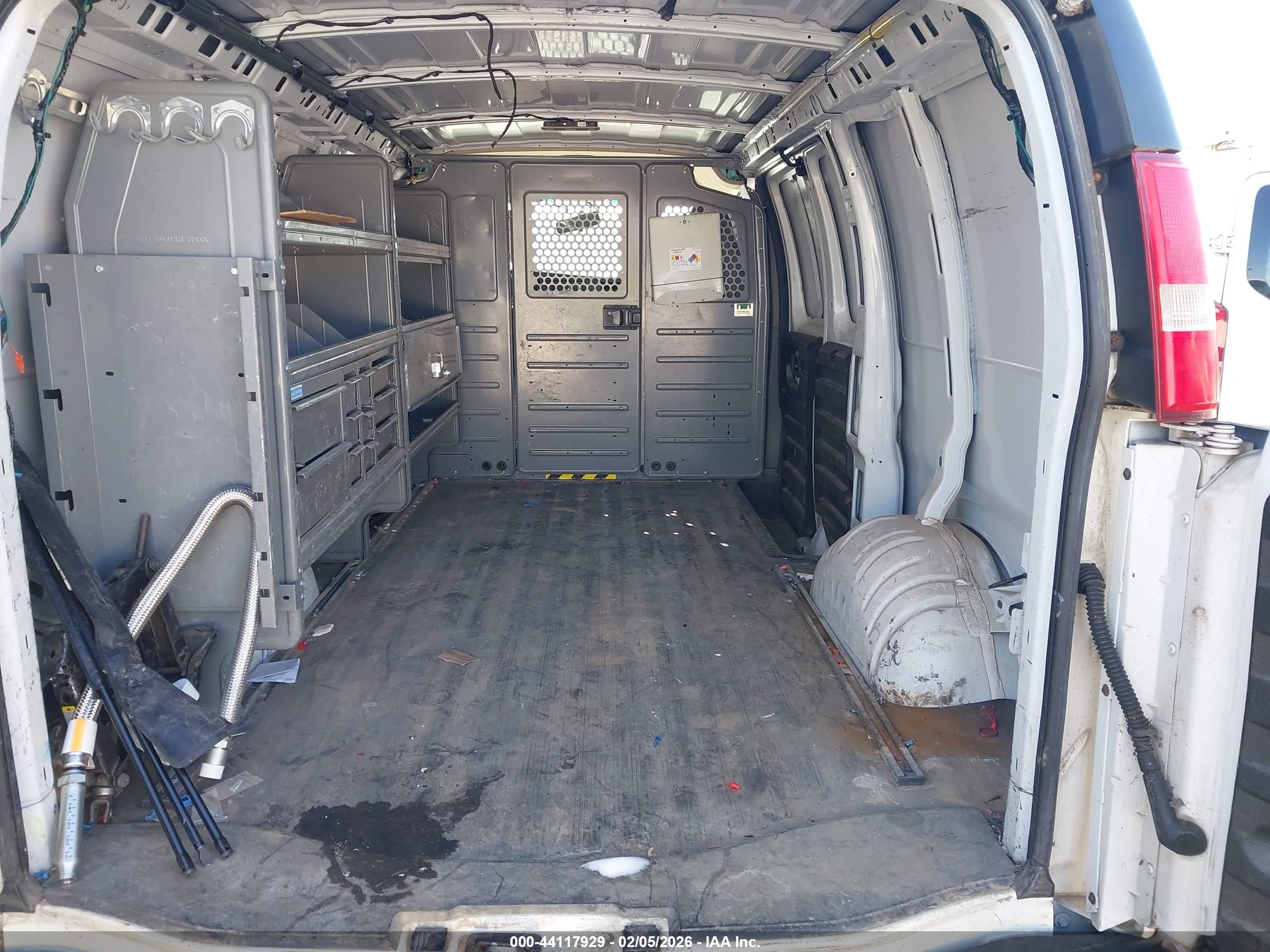 CHEVROLET EXPRESS image 8