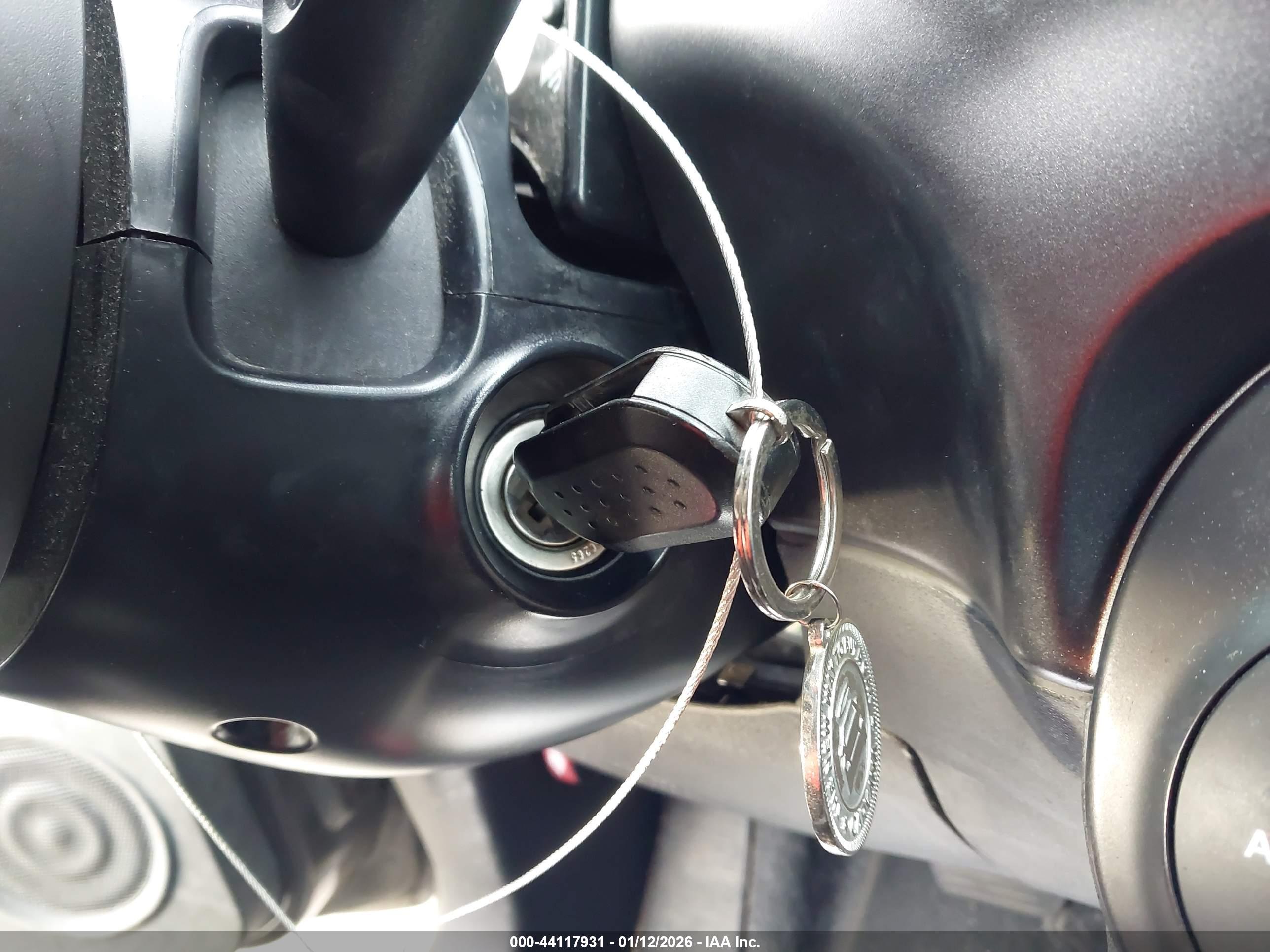 FIAT 500E image 11