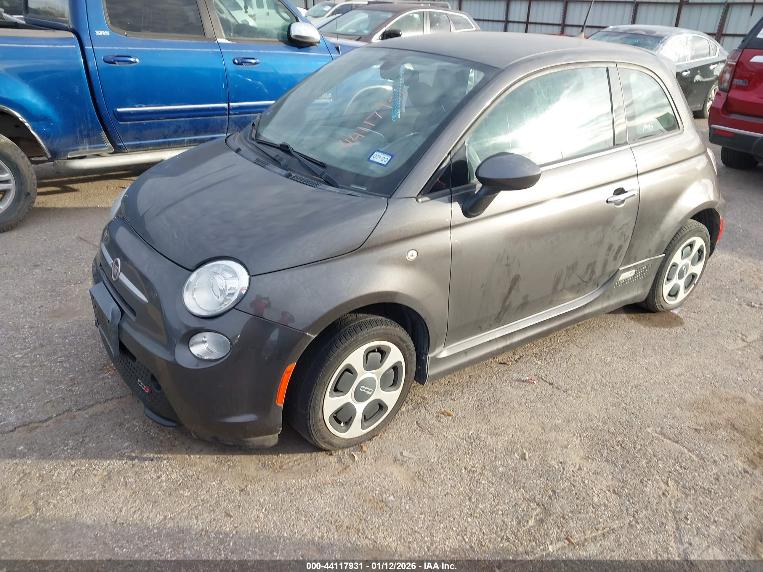 FIAT 500E image 2