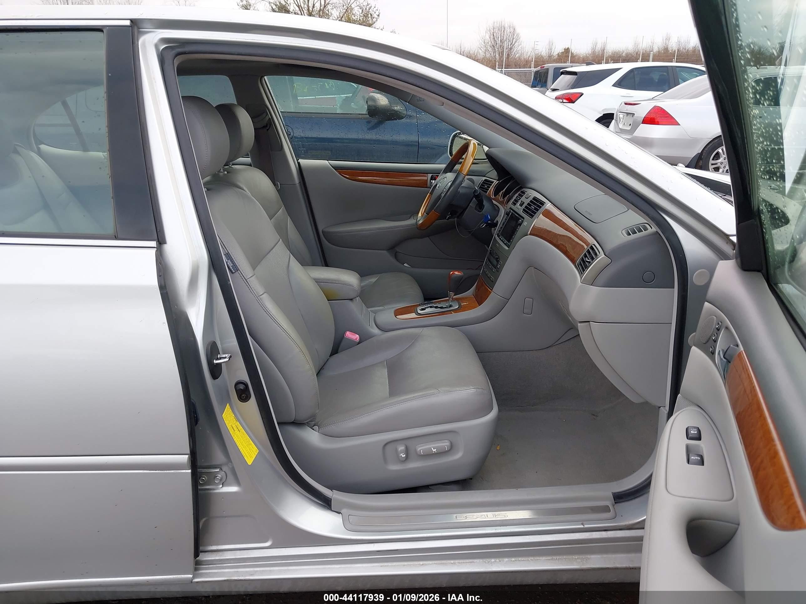 LEXUS ES image 5