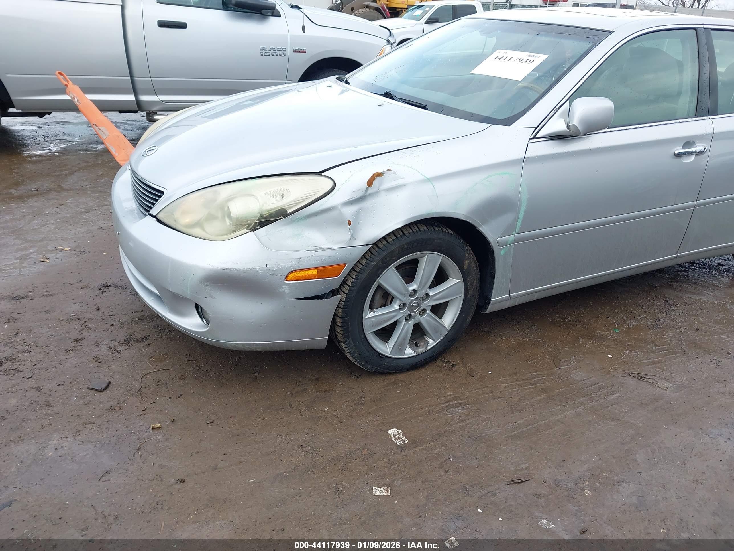 LEXUS ES image 6