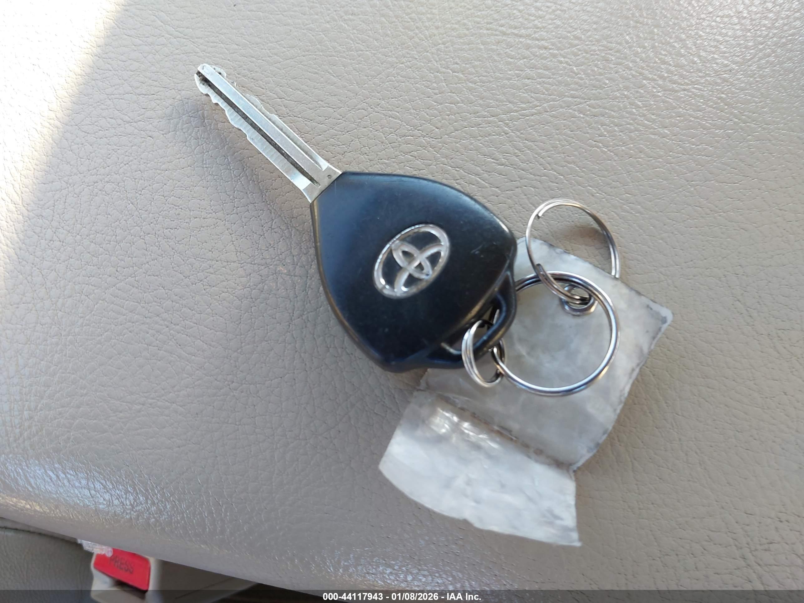 TOYOTA AVALON image 11