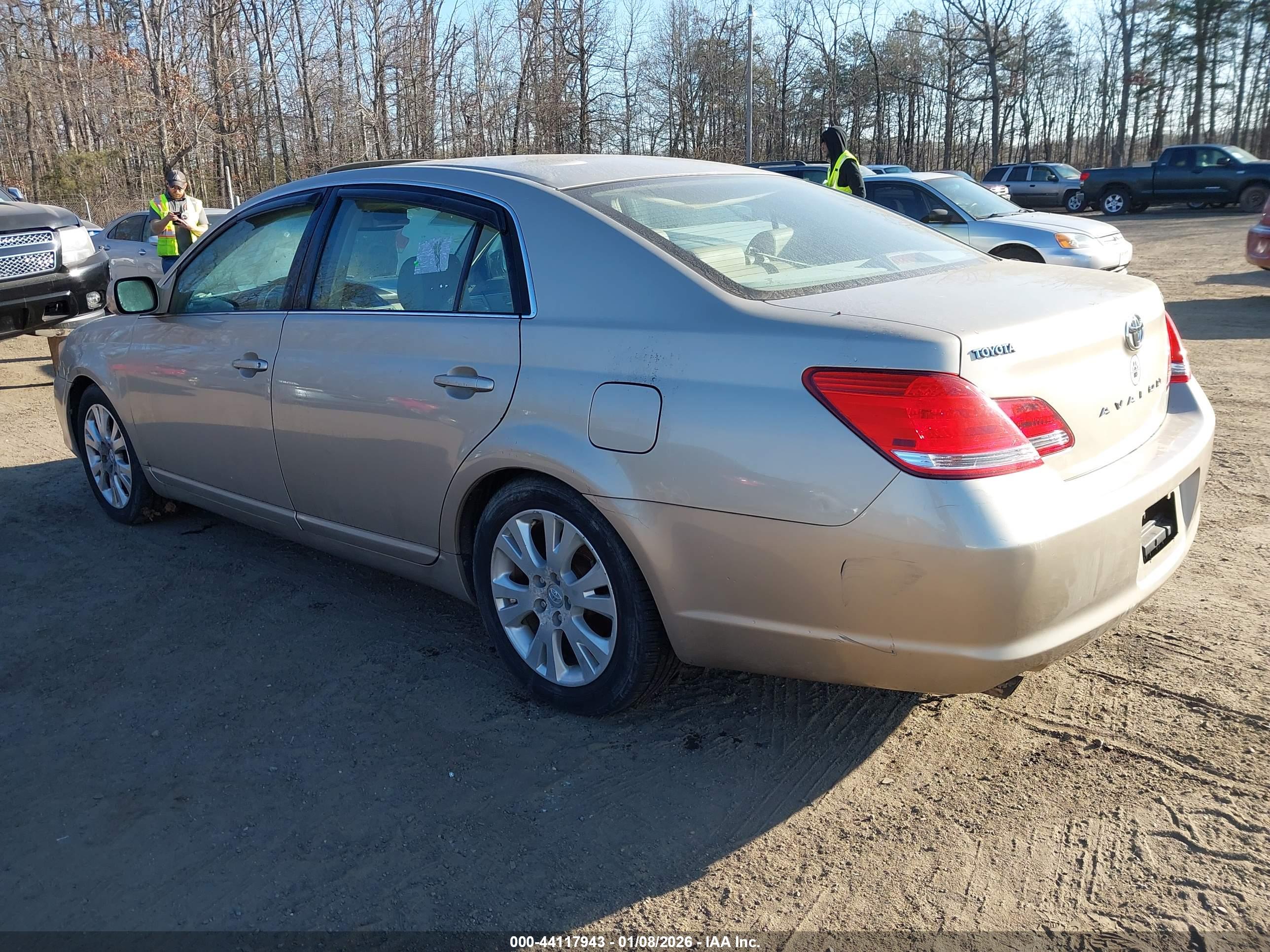 TOYOTA AVALON image 3