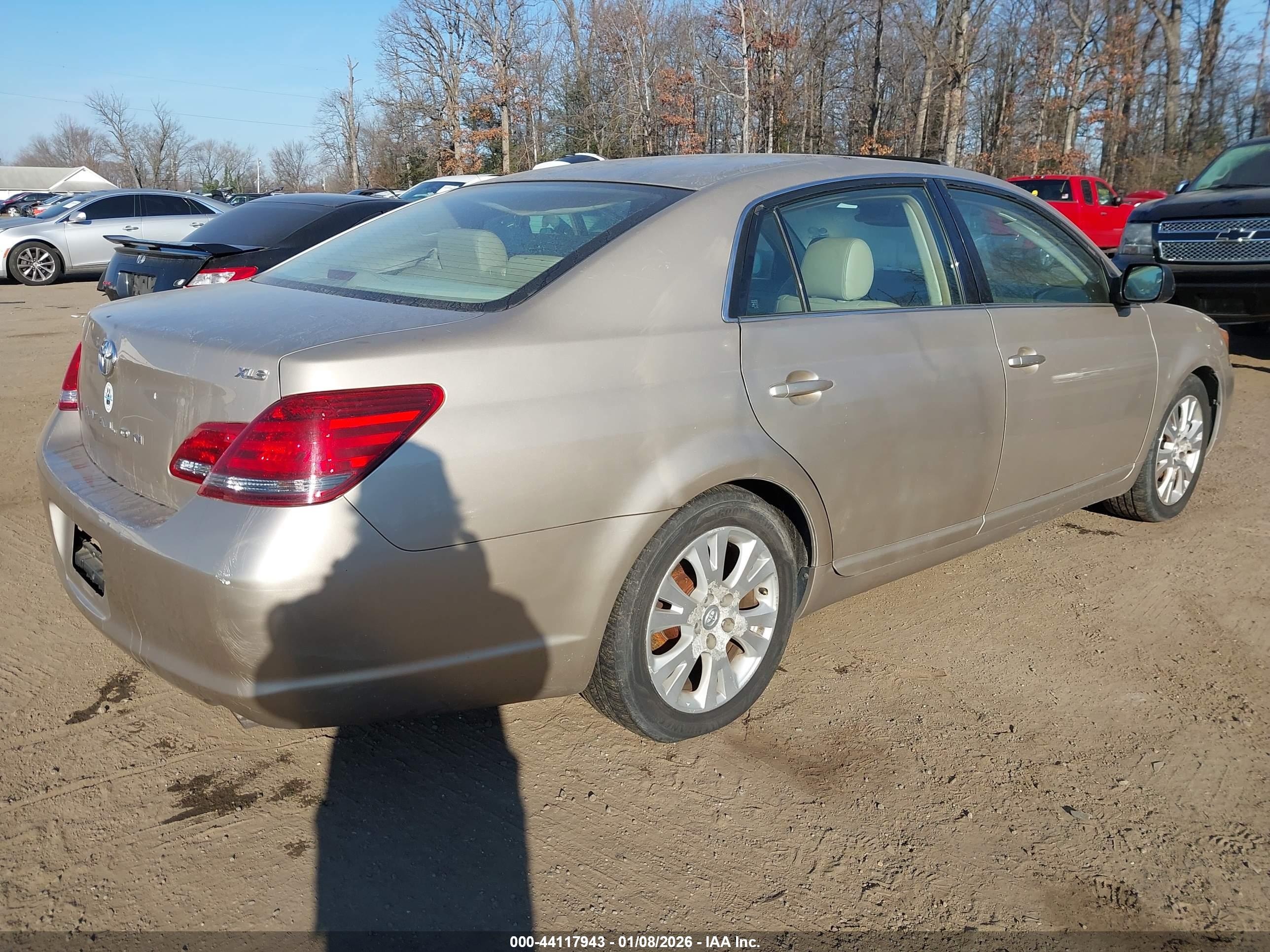 TOYOTA AVALON image 4