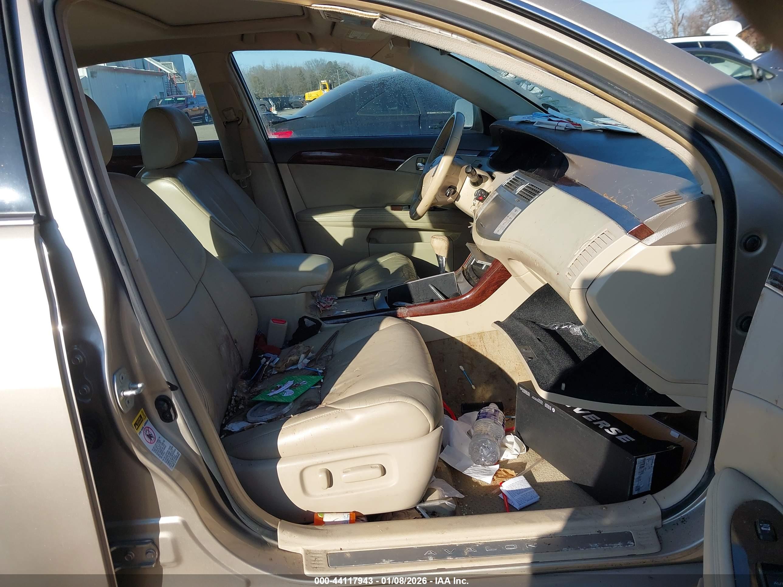 TOYOTA AVALON image 5