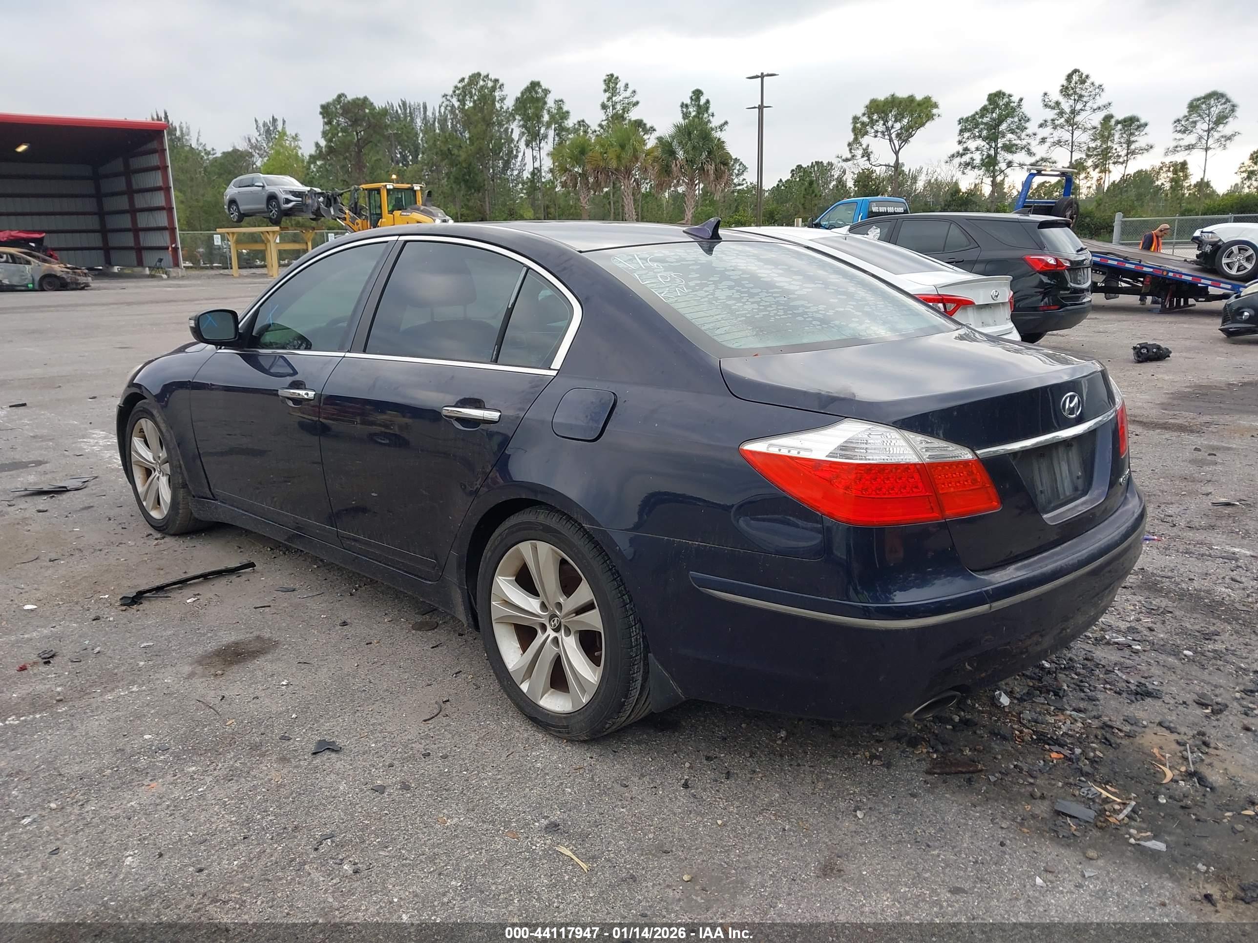 HYUNDAI GENESIS image 3