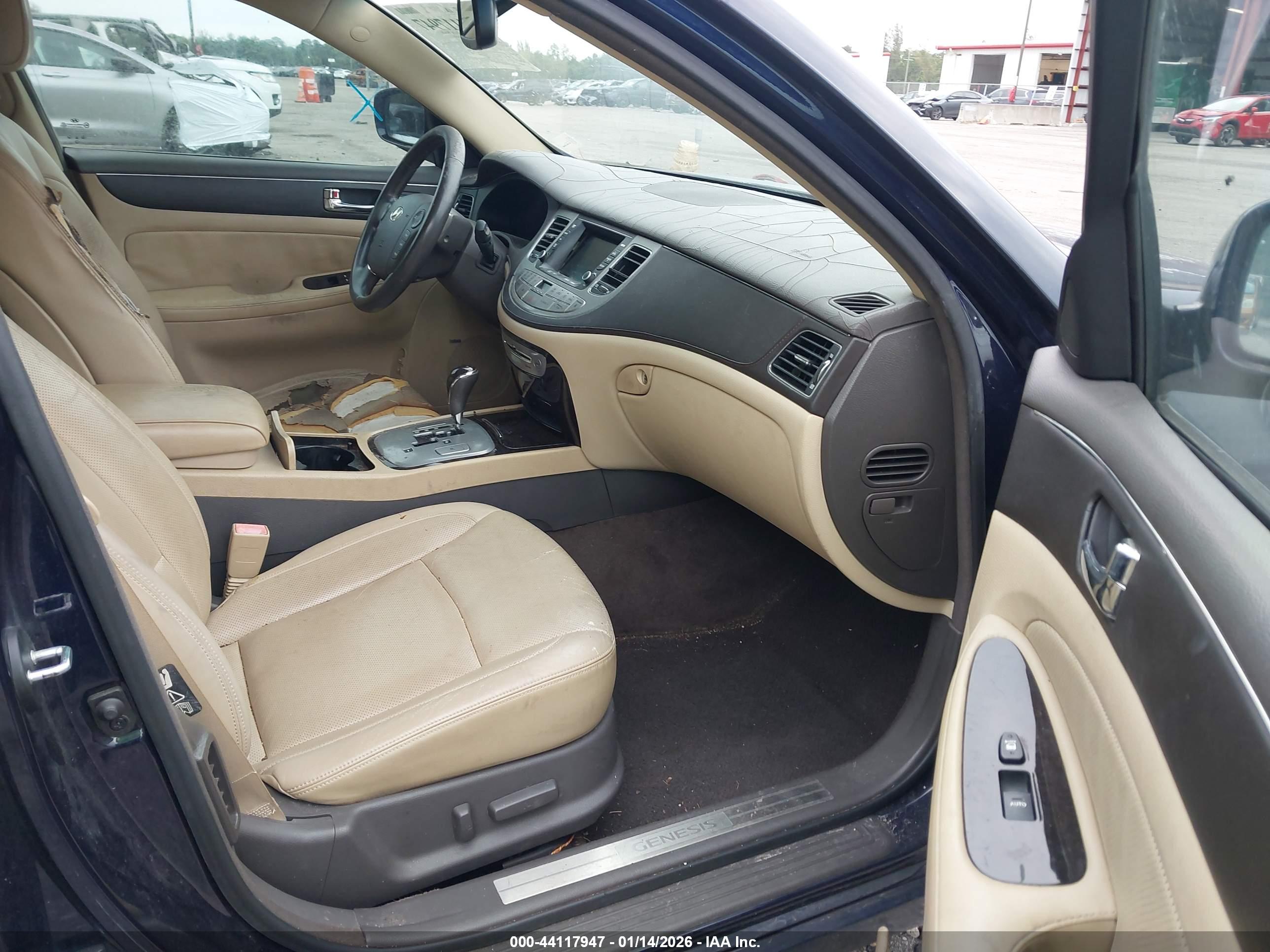 HYUNDAI GENESIS image 5