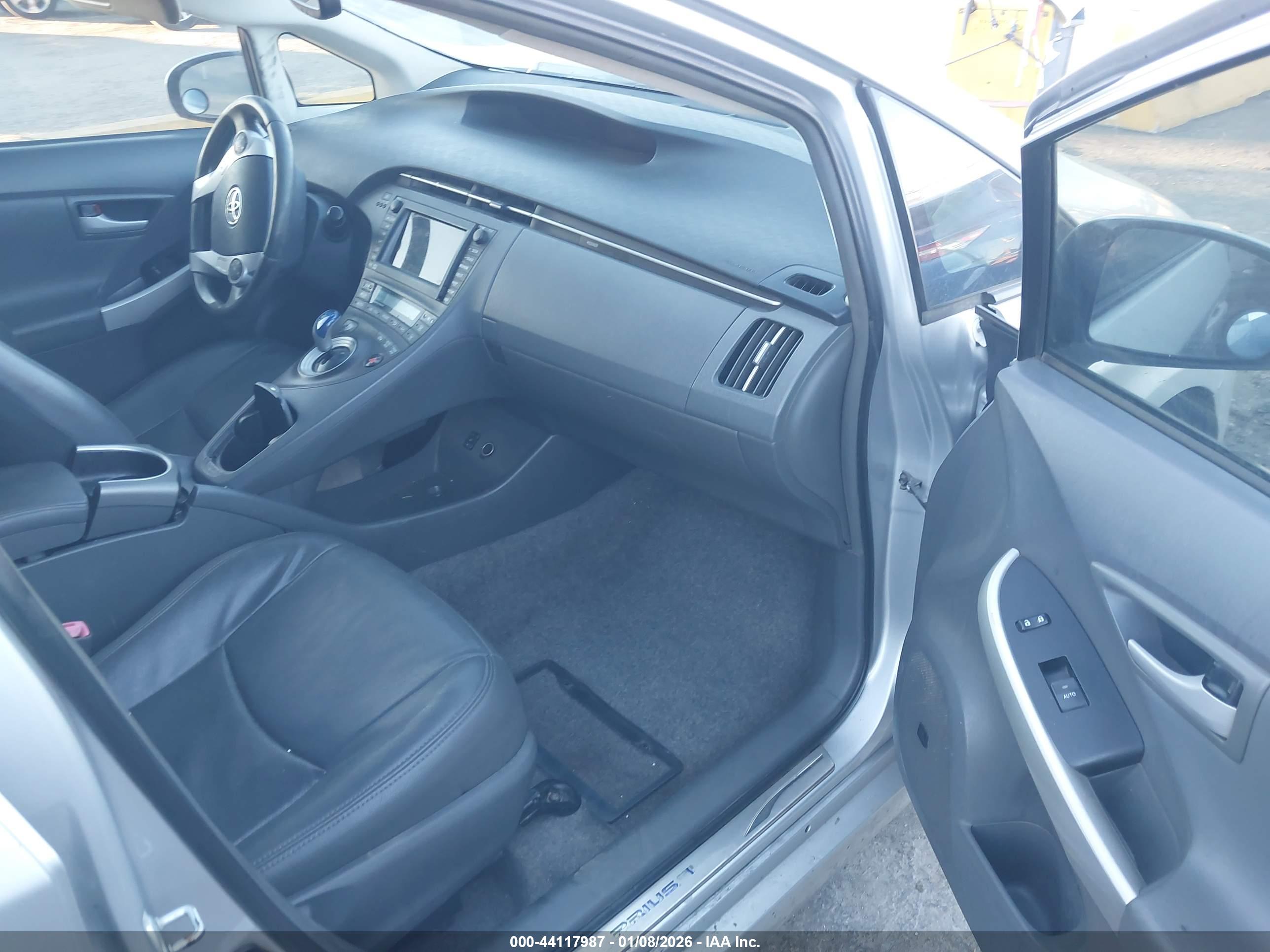 TOYOTA PRIUS image 5