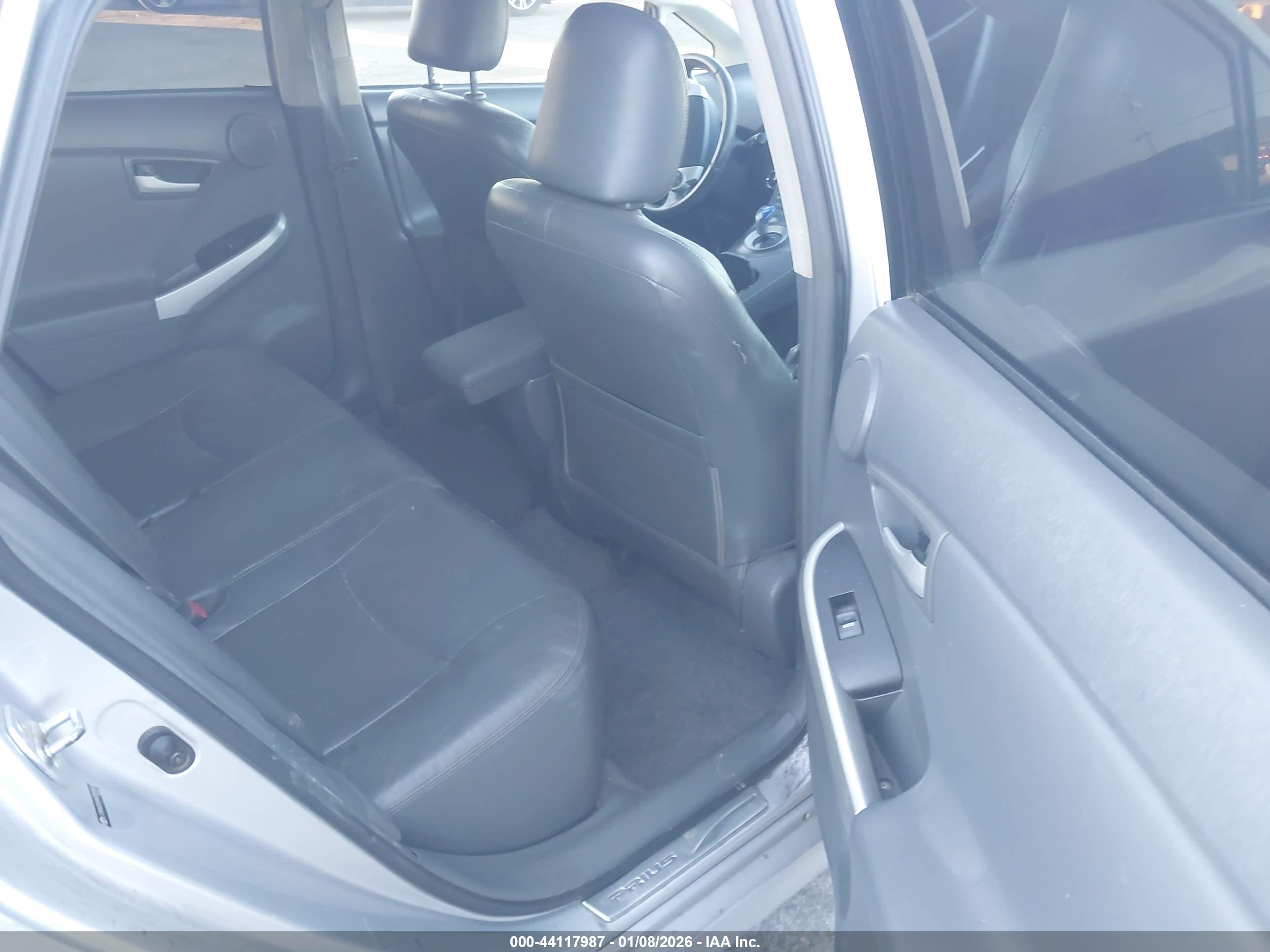 TOYOTA PRIUS image 8