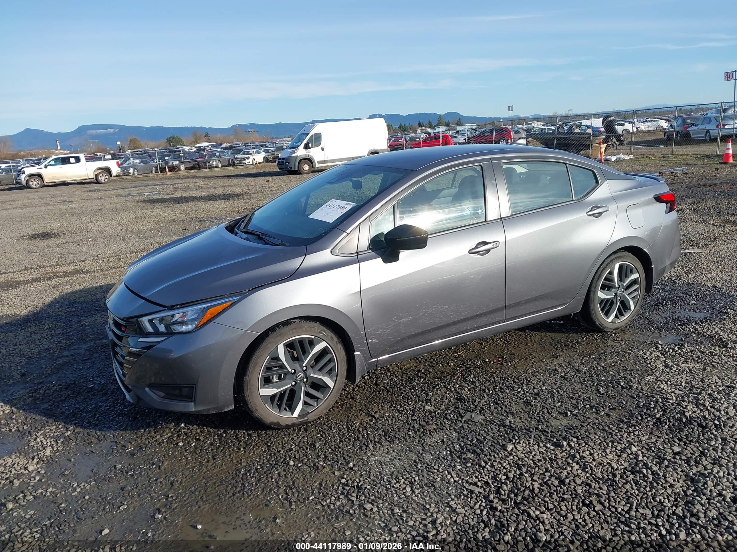 NISSAN VERSA image 2