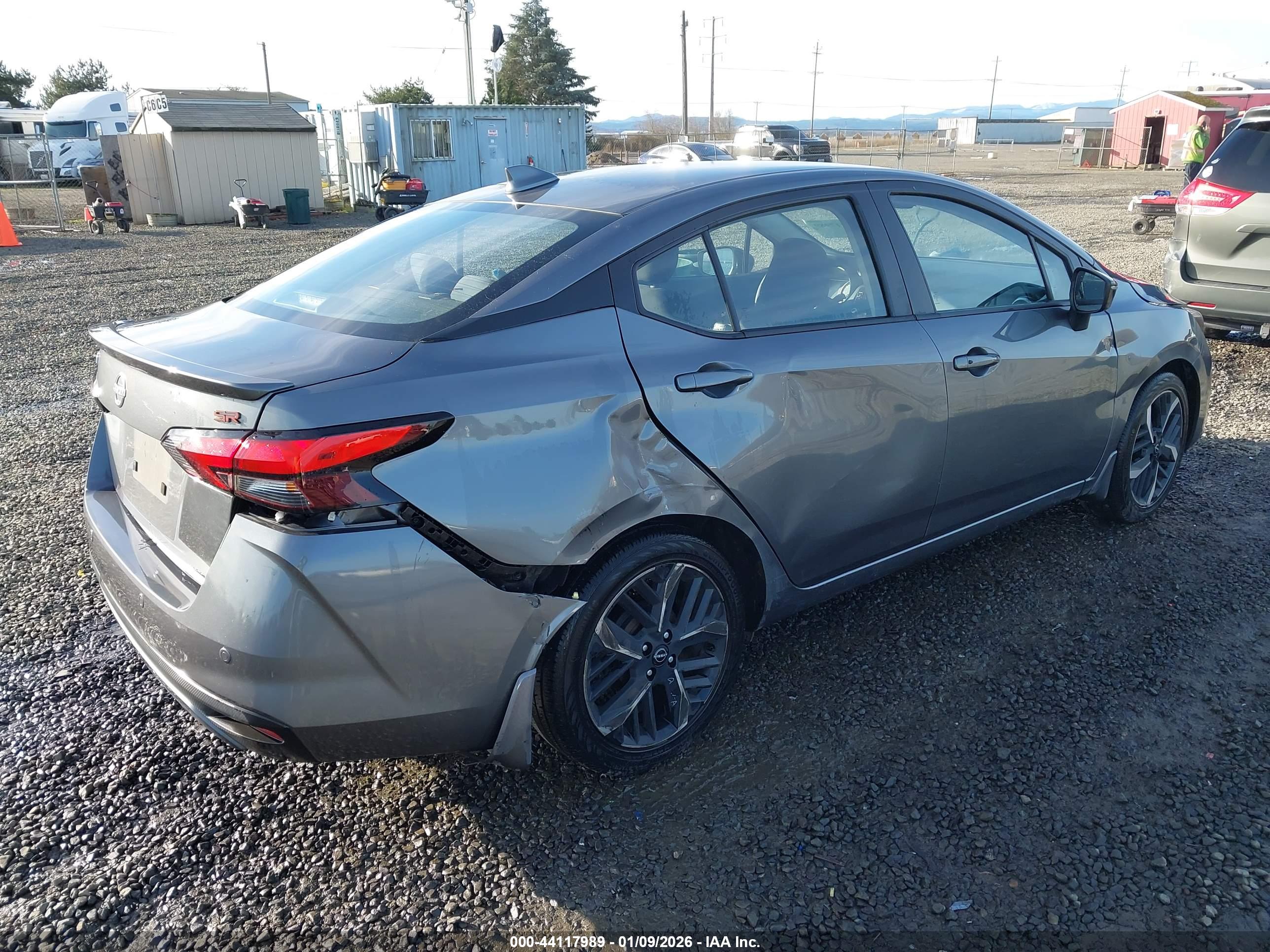 NISSAN VERSA image 4