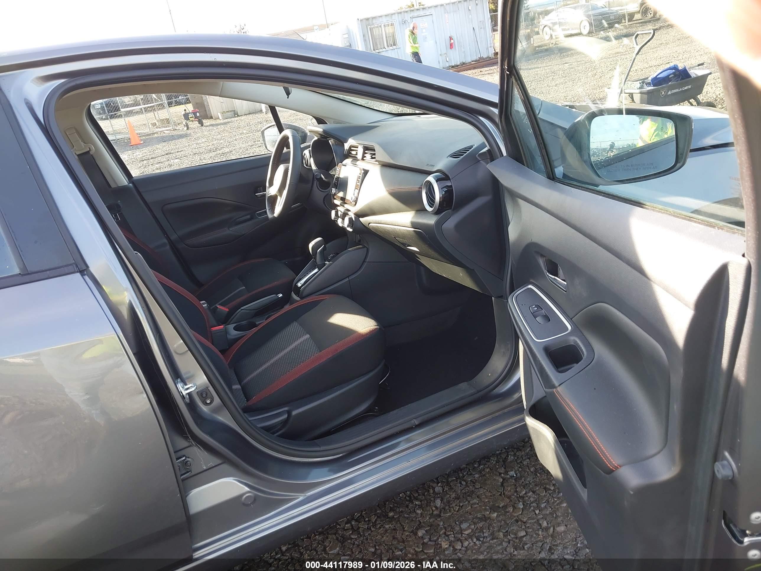 NISSAN VERSA image 5