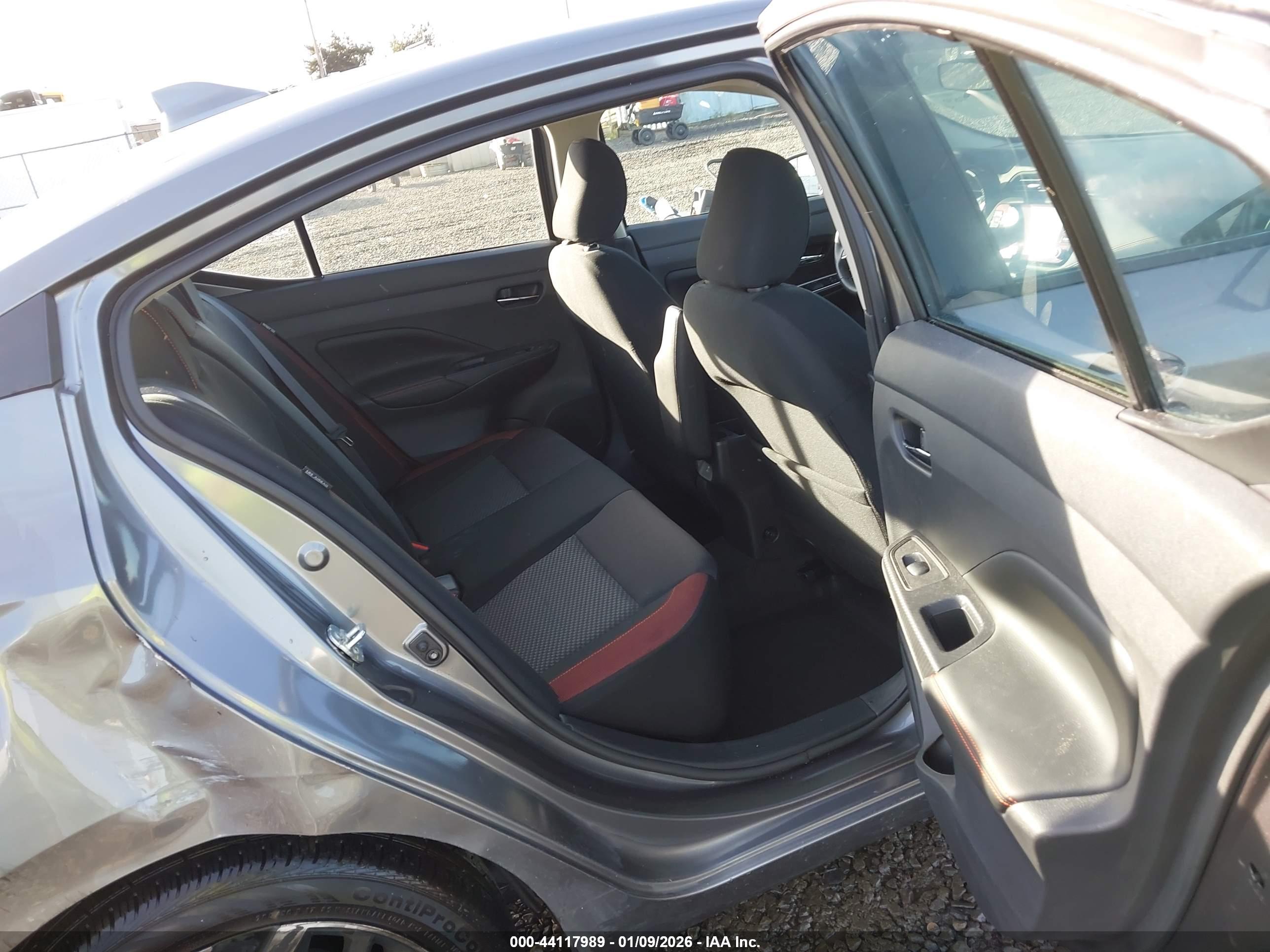 NISSAN VERSA image 8