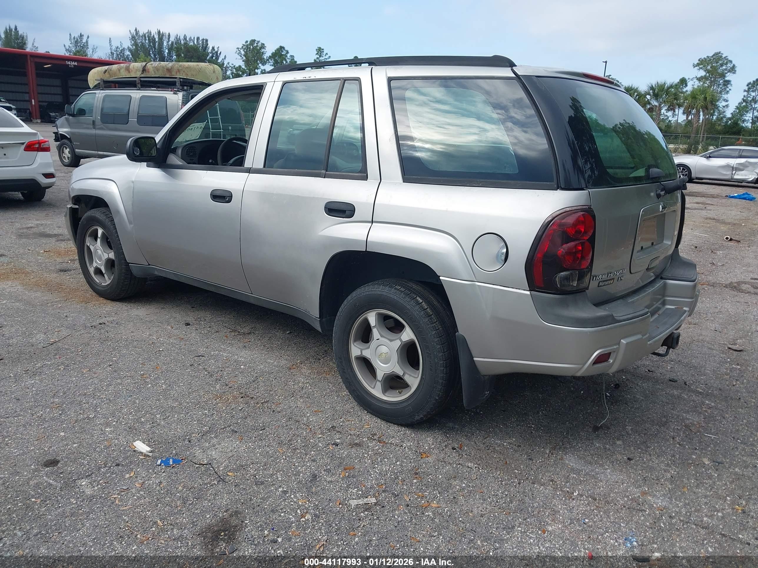 CHEVROLET TRAILBLAZER image 3