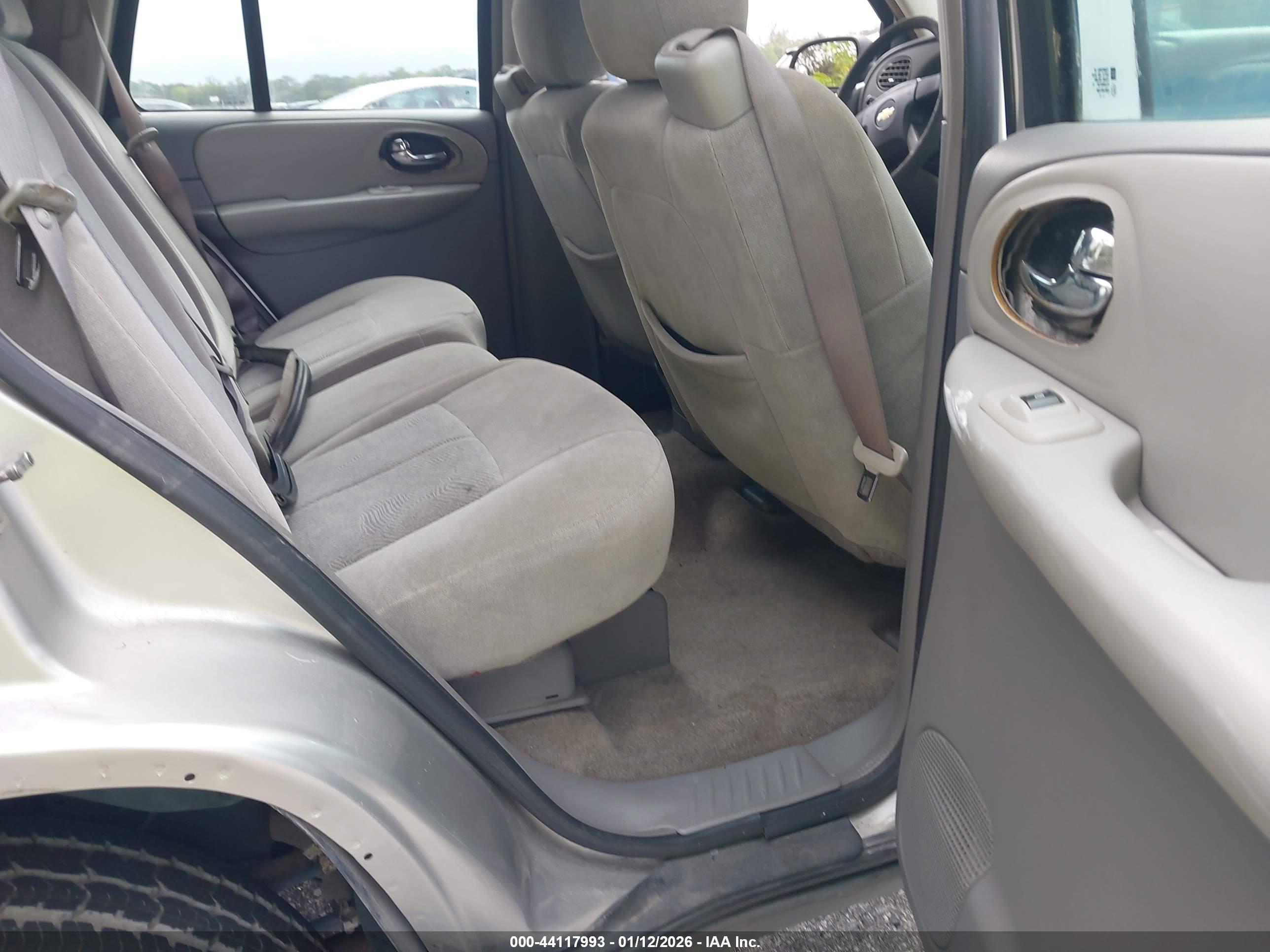 CHEVROLET TRAILBLAZER image 8