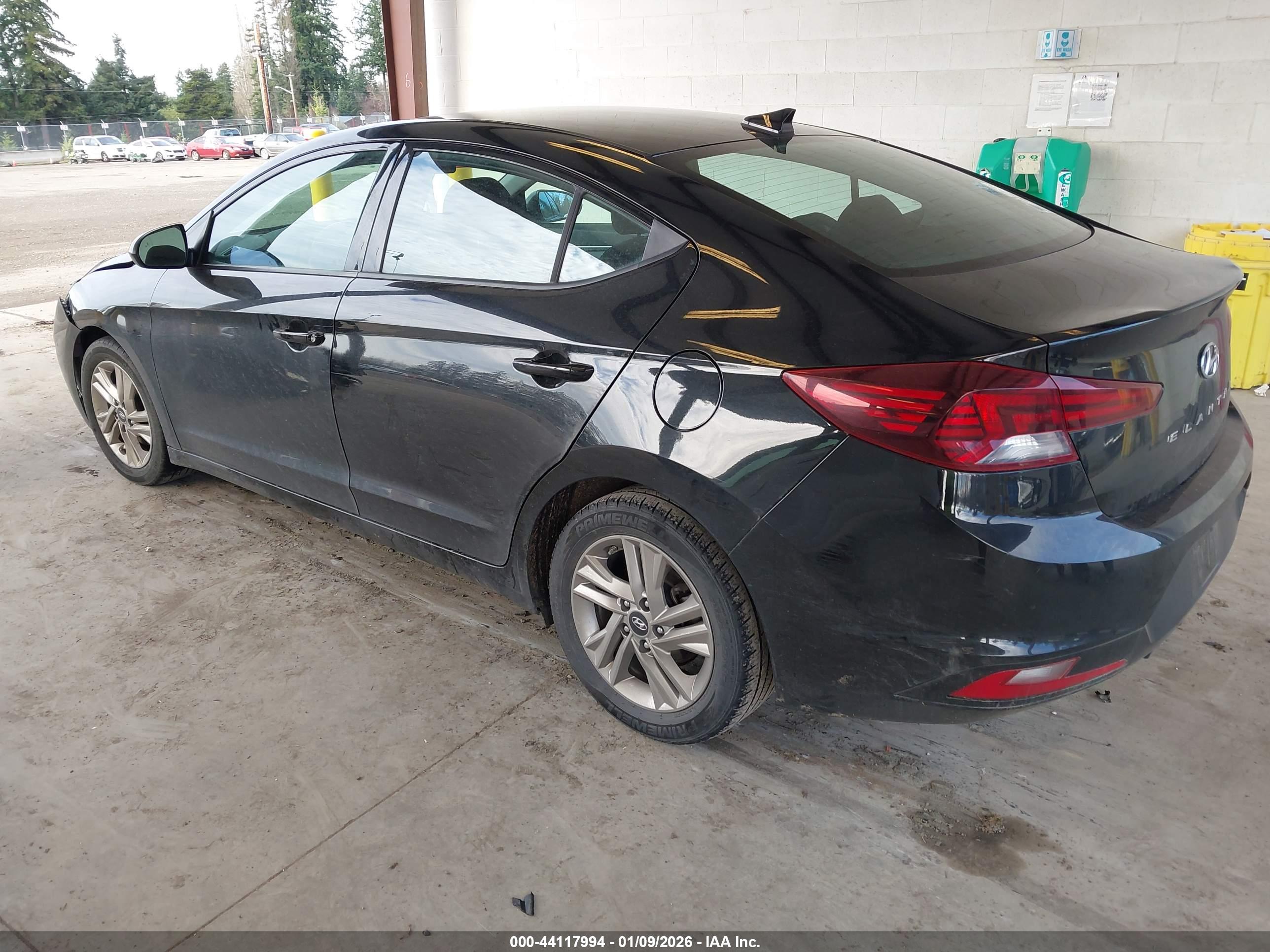 HYUNDAI ELANTRA image 3