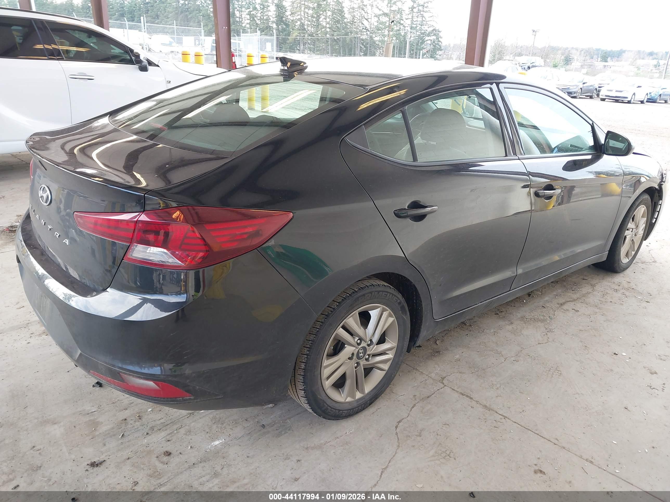 HYUNDAI ELANTRA image 4