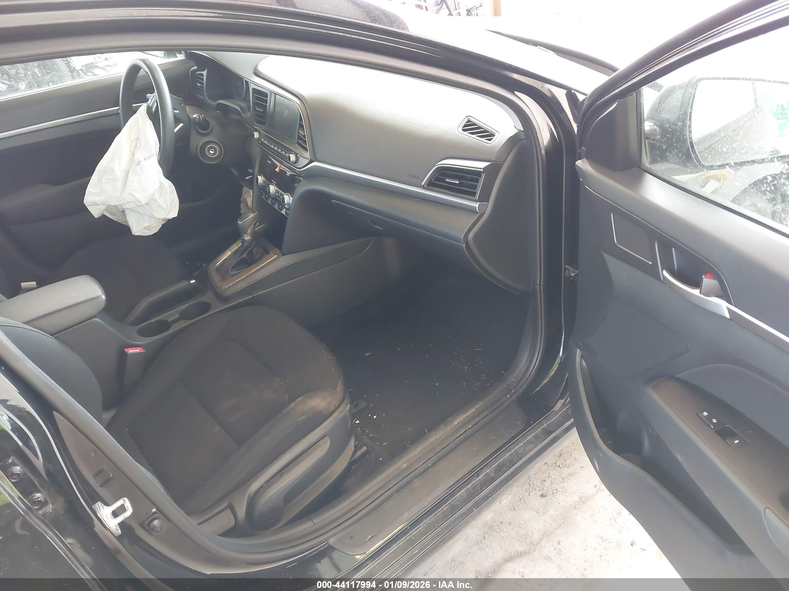 HYUNDAI ELANTRA image 5