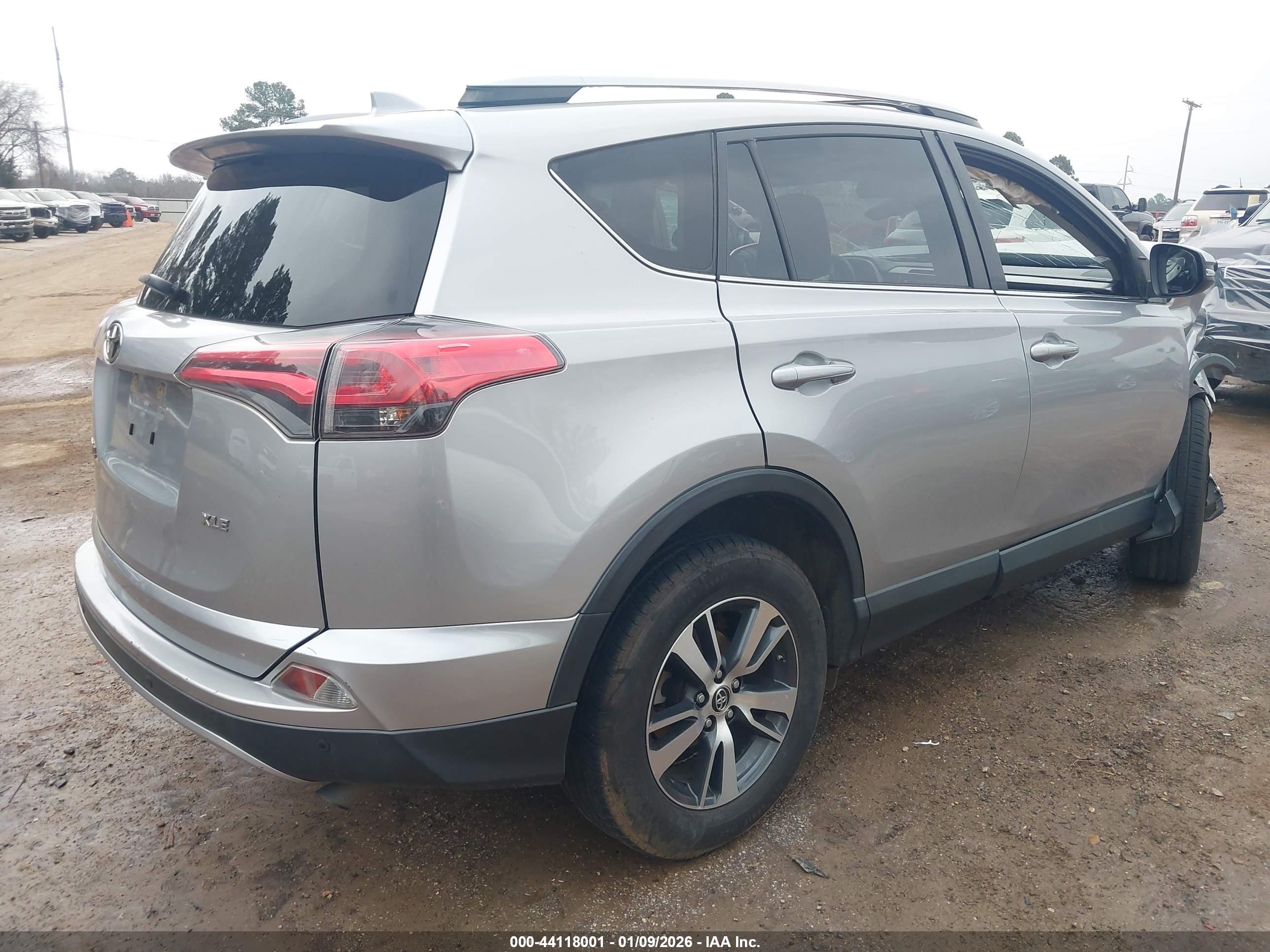 TOYOTA RAV4 image 4